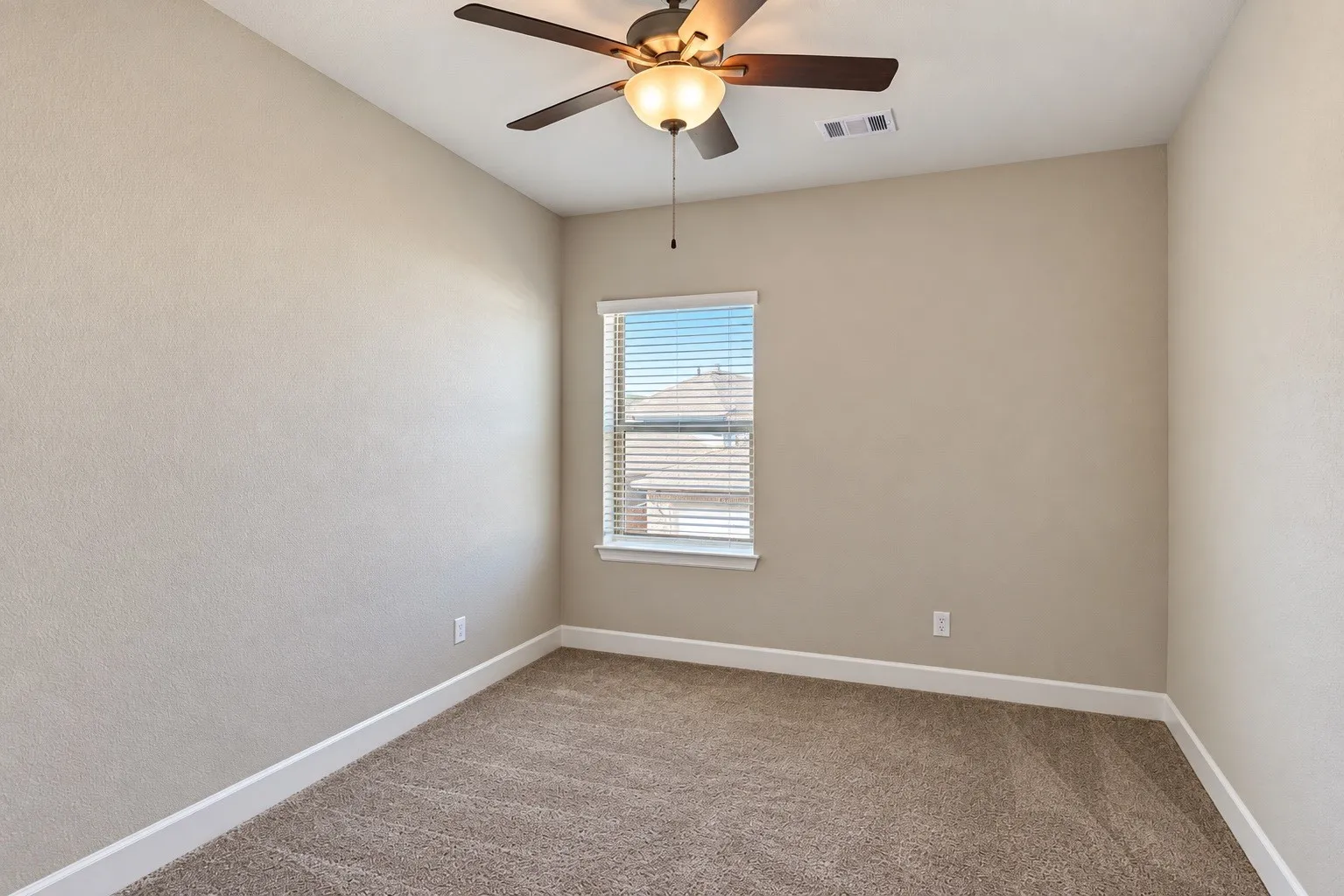 Single Family Residence For Rent in Tarrant County , 1621 Rose Willow Way, Arlington, Texas 76005, 3 Bedroom, 3 Bathroom, 2 Garage spaces, 2,587 Sqft, built in 2020, mls#21404952, Real Estate Agent in Arlington, Homes For Rent in Tarrant county, Homes For Rent in Arlington, Realtor in Arlington Texas, Real Estate Brokerage Independent Realty Texas, Luminita Cordes Realtor