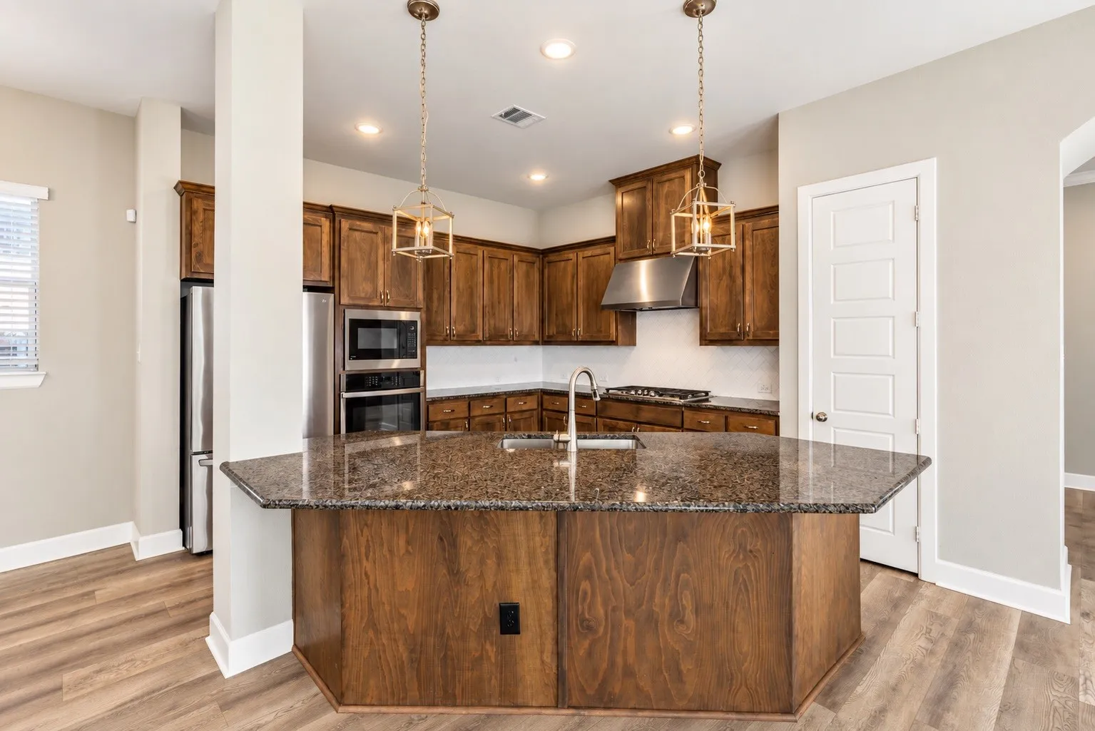 Single Family Residence For Rent in Tarrant County , 1621 Rose Willow Way, Arlington, Texas 76005, 3 Bedroom, 3 Bathroom, 2 Garage spaces, 2,587 Sqft, built in 2020, mls#21404952, Real Estate Agent in Arlington, Homes For Rent in Tarrant county, Homes For Rent in Arlington, Realtor in Arlington Texas, Real Estate Brokerage Independent Realty Texas, Luminita Cordes Realtor