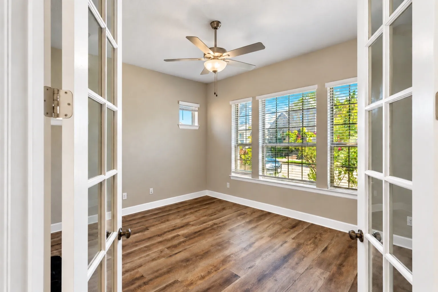 Single Family Residence For Rent in Tarrant County , 1621 Rose Willow Way, Arlington, Texas 76005, 3 Bedroom, 3 Bathroom, 2 Garage spaces, 2,587 Sqft, built in 2020, mls#21404952, Real Estate Agent in Arlington, Homes For Rent in Tarrant county, Homes For Rent in Arlington, Realtor in Arlington Texas, Real Estate Brokerage Independent Realty Texas, Luminita Cordes Realtor