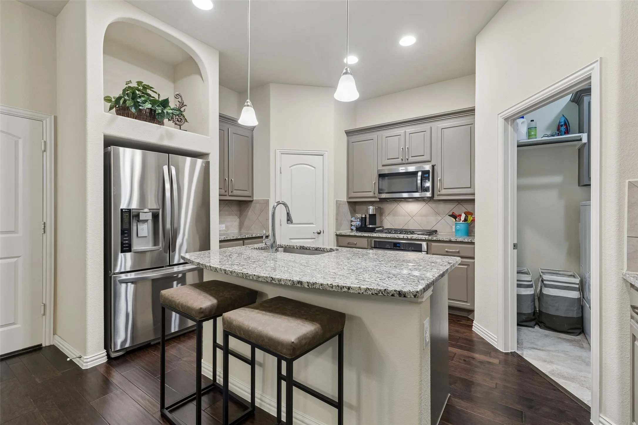 Townhouse For Sale in Tarrant County , 8209 Main Street, North Richland Hills, Texas 76182, 3 Bedroom, 3 Bathroom, 2 Garage spaces, 2,198 Sqft, built in 2018, mls#21404506, Real Estate Agent in North Richland Hills, Homes For Sale in Tarrant county, Homes For Sale in North Richland Hills, Realtor in North Richland Hills Texas, Real Estate Brokerage Independent Realty Texas, Luminita Cordes Realtor