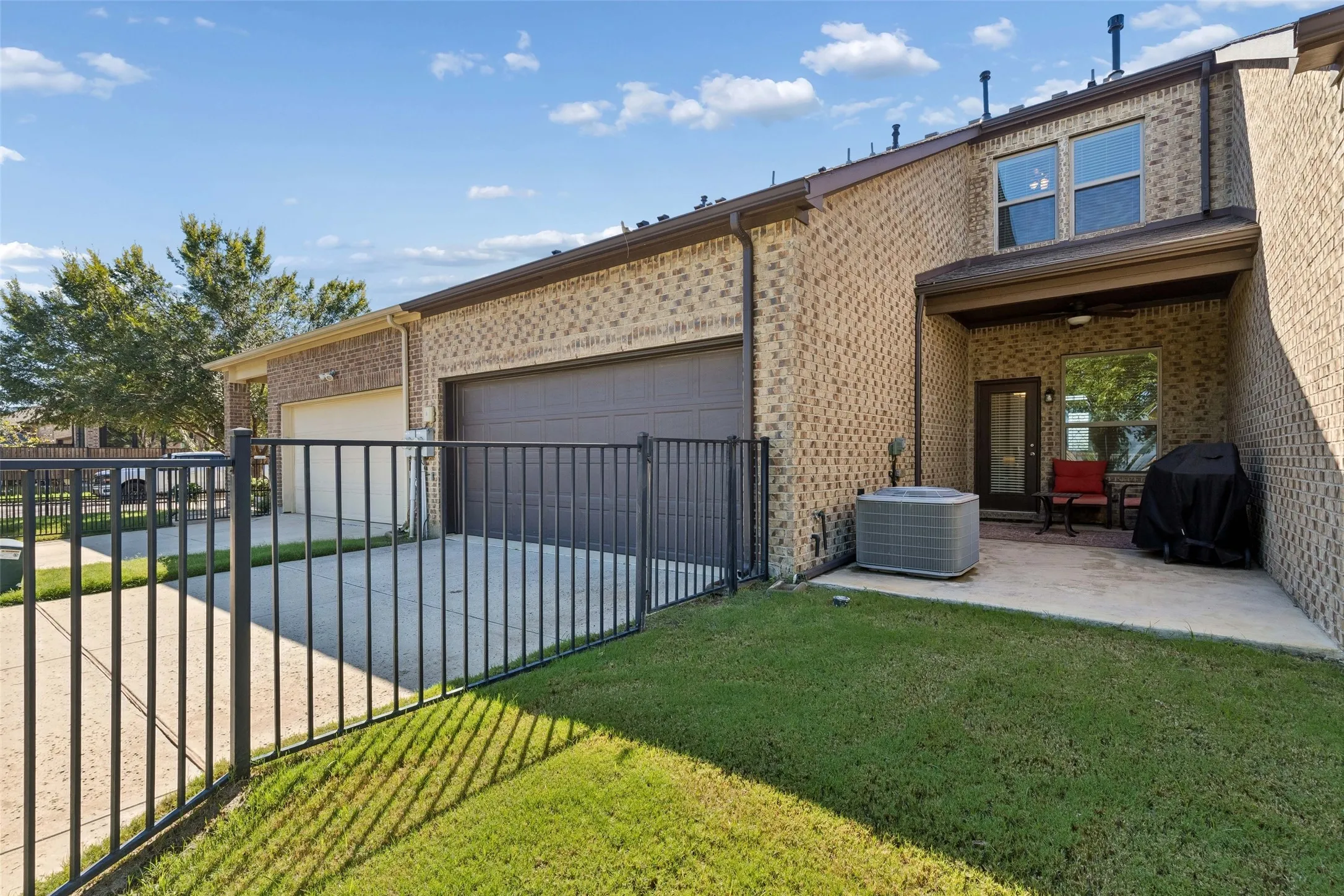 Townhouse For Sale in Tarrant County , 8209 Main Street, North Richland Hills, Texas 76182, 3 Bedroom, 3 Bathroom, 2 Garage spaces, 2,198 Sqft, built in 2018, mls#21404506, Real Estate Agent in North Richland Hills, Homes For Sale in Tarrant county, Homes For Sale in North Richland Hills, Realtor in North Richland Hills Texas, Real Estate Brokerage Independent Realty Texas, Luminita Cordes Realtor