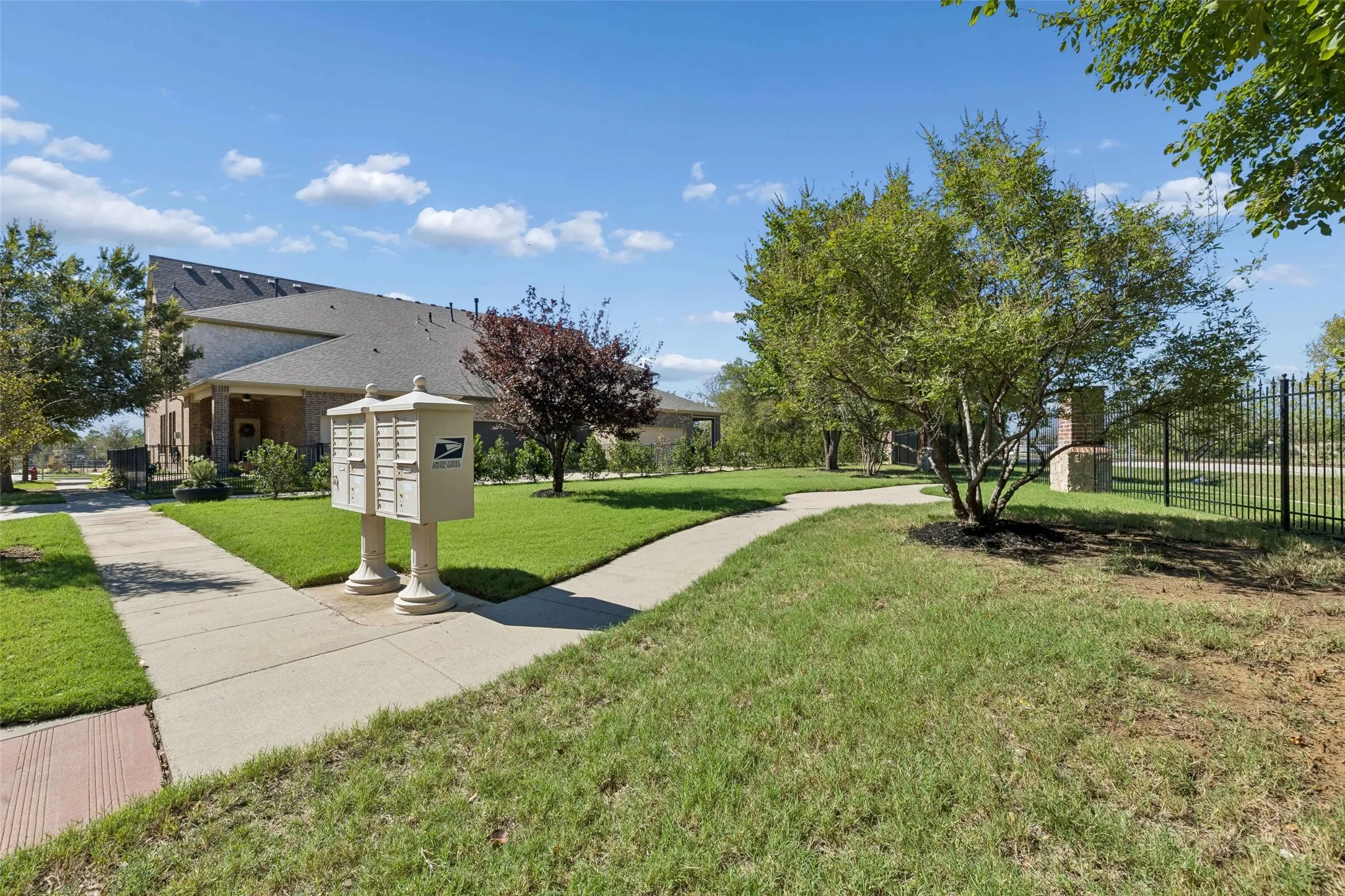 Townhouse For Sale in Tarrant County , 8209 Main Street, North Richland Hills, Texas 76182, 3 Bedroom, 3 Bathroom, 2 Garage spaces, 2,198 Sqft, built in 2018, mls#21404506, Real Estate Agent in North Richland Hills, Homes For Sale in Tarrant county, Homes For Sale in North Richland Hills, Realtor in North Richland Hills Texas, Real Estate Brokerage Independent Realty Texas, Luminita Cordes Realtor