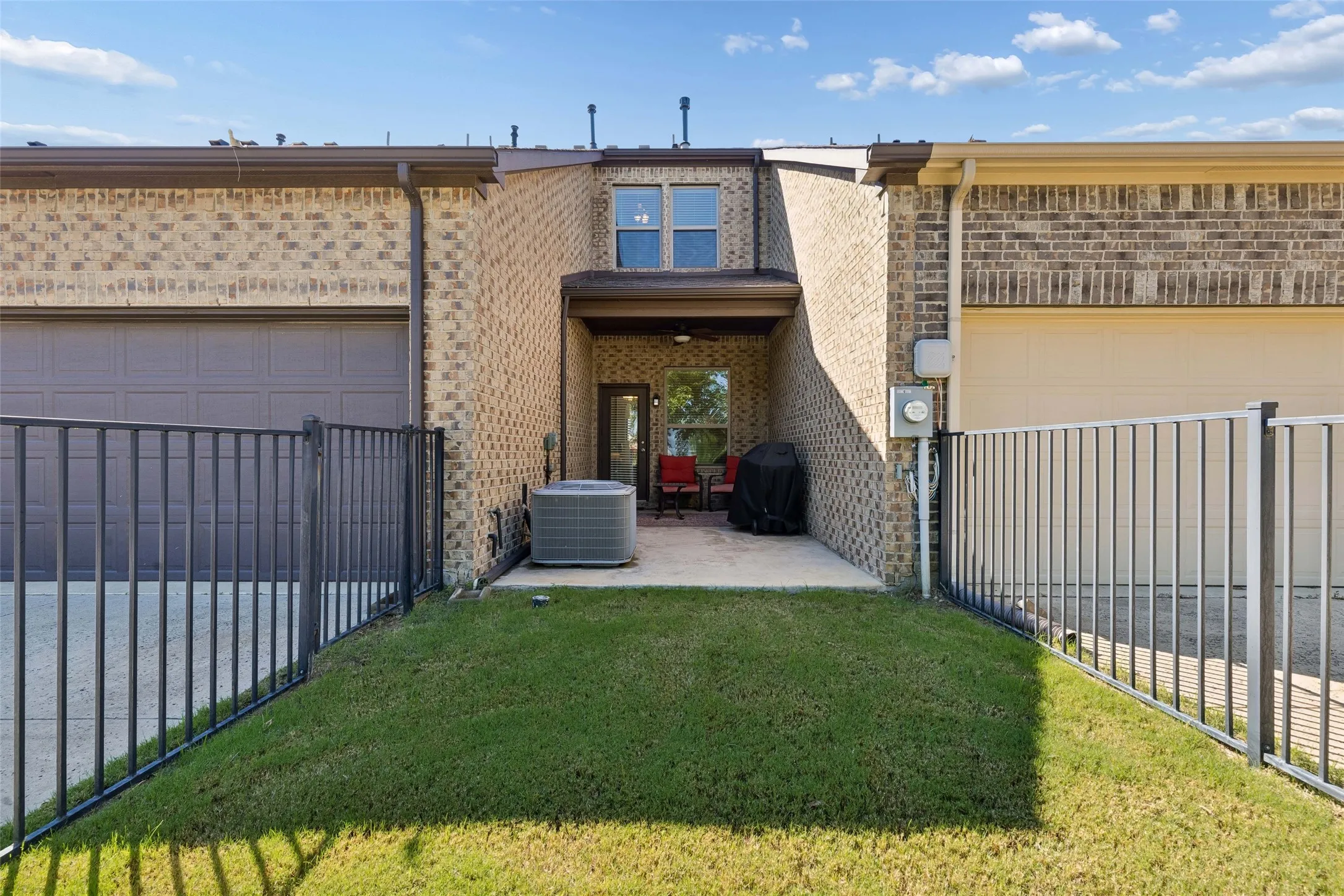 Townhouse For Sale in Tarrant County , 8209 Main Street, North Richland Hills, Texas 76182, 3 Bedroom, 3 Bathroom, 2 Garage spaces, 2,198 Sqft, built in 2018, mls#21404506, Real Estate Agent in North Richland Hills, Homes For Sale in Tarrant county, Homes For Sale in North Richland Hills, Realtor in North Richland Hills Texas, Real Estate Brokerage Independent Realty Texas, Luminita Cordes Realtor