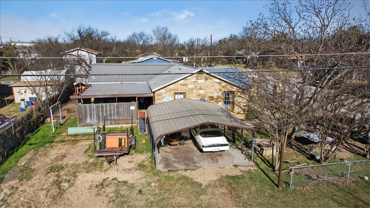 Single Family Residence For Sale in Erath County , 1310 N Estes Street, Stephenville, Texas 76401, 3 Bedroom, 3 Bathroom, Garage spaces, 1,906 Sqft, built in 1950, mls#21404955, Real Estate Agent in Stephenville, Homes For Sale in Erath county, Homes For Sale in Stephenville, Realtor in Stephenville Texas, Real Estate Brokerage Independent Realty Texas, Luminita Cordes Realtor