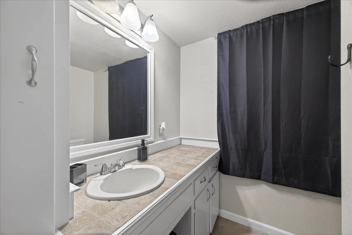 Single Family Residence For Sale in Erath County , 1310 N Estes Street, Stephenville, Texas 76401, 3 Bedroom, 3 Bathroom, Garage spaces, 1,906 Sqft, built in 1950, mls#21404955, Real Estate Agent in Stephenville, Homes For Sale in Erath county, Homes For Sale in Stephenville, Realtor in Stephenville Texas, Real Estate Brokerage Independent Realty Texas, Luminita Cordes Realtor