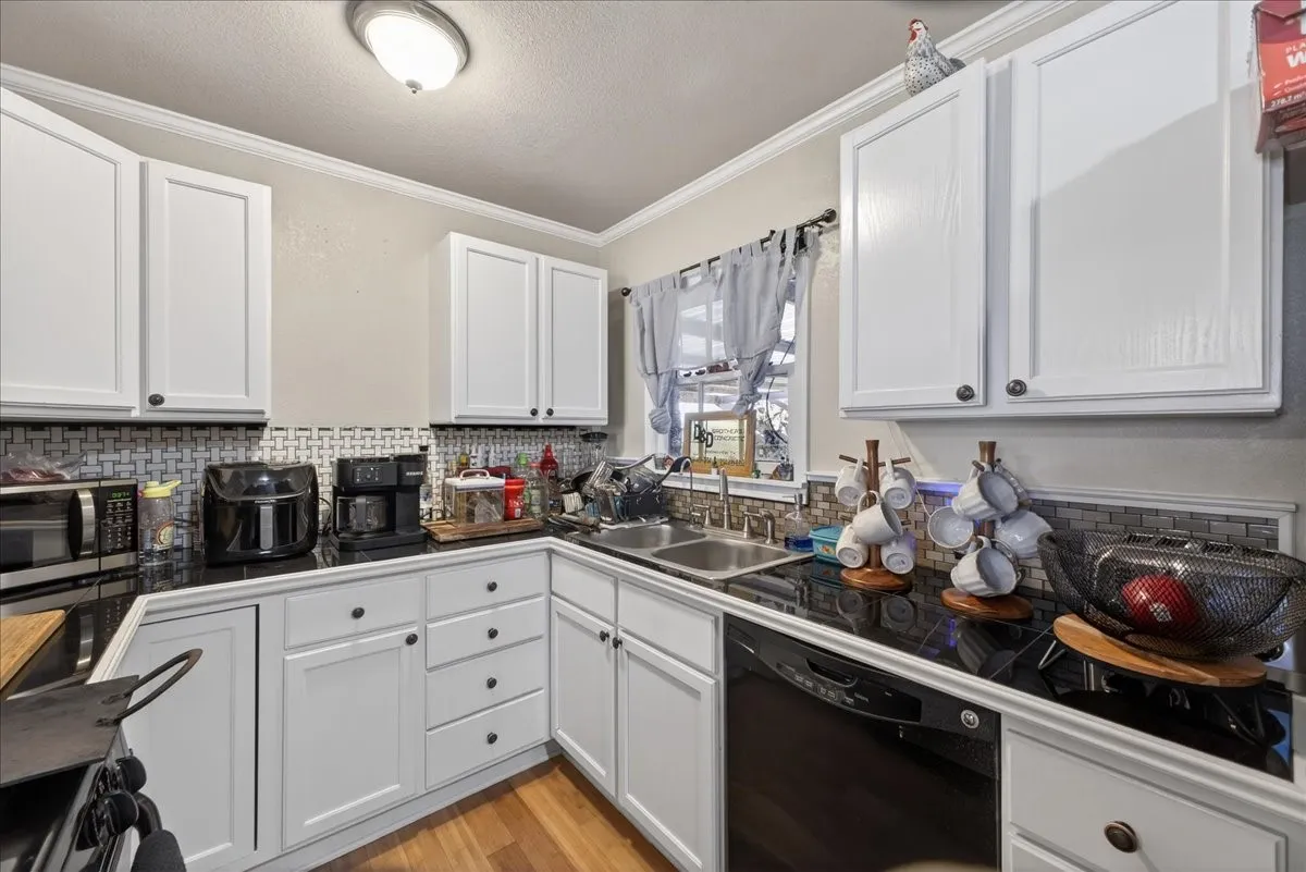 Single Family Residence For Sale in Erath County , 1310 N Estes Street, Stephenville, Texas 76401, 3 Bedroom, 3 Bathroom, Garage spaces, 1,906 Sqft, built in 1950, mls#21404955, Real Estate Agent in Stephenville, Homes For Sale in Erath county, Homes For Sale in Stephenville, Realtor in Stephenville Texas, Real Estate Brokerage Independent Realty Texas, Luminita Cordes Realtor