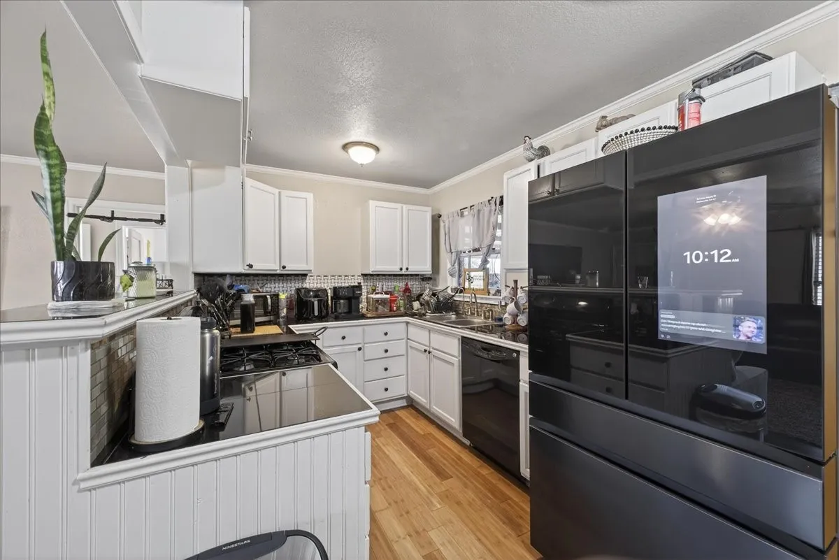 Single Family Residence For Sale in Erath County , 1310 N Estes Street, Stephenville, Texas 76401, 3 Bedroom, 3 Bathroom, Garage spaces, 1,906 Sqft, built in 1950, mls#21404955, Real Estate Agent in Stephenville, Homes For Sale in Erath county, Homes For Sale in Stephenville, Realtor in Stephenville Texas, Real Estate Brokerage Independent Realty Texas, Luminita Cordes Realtor