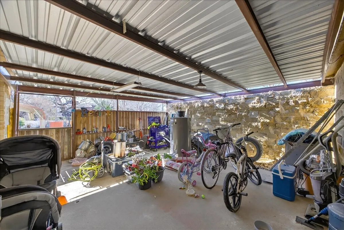 Single Family Residence For Sale in Erath County , 1310 N Estes Street, Stephenville, Texas 76401, 3 Bedroom, 3 Bathroom, Garage spaces, 1,906 Sqft, built in 1950, mls#21404955, Real Estate Agent in Stephenville, Homes For Sale in Erath county, Homes For Sale in Stephenville, Realtor in Stephenville Texas, Real Estate Brokerage Independent Realty Texas, Luminita Cordes Realtor