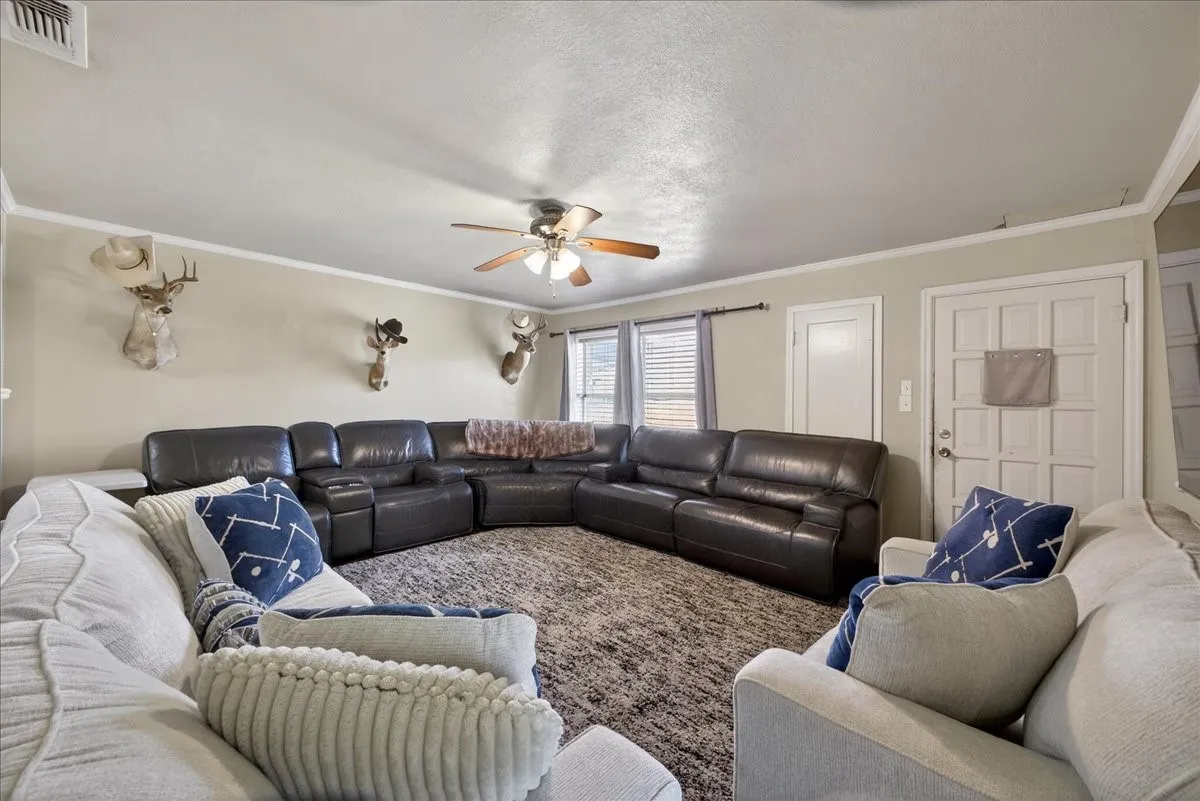 Single Family Residence For Sale in Erath County , 1310 N Estes Street, Stephenville, Texas 76401, 3 Bedroom, 3 Bathroom, Garage spaces, 1,906 Sqft, built in 1950, mls#21404955, Real Estate Agent in Stephenville, Homes For Sale in Erath county, Homes For Sale in Stephenville, Realtor in Stephenville Texas, Real Estate Brokerage Independent Realty Texas, Luminita Cordes Realtor