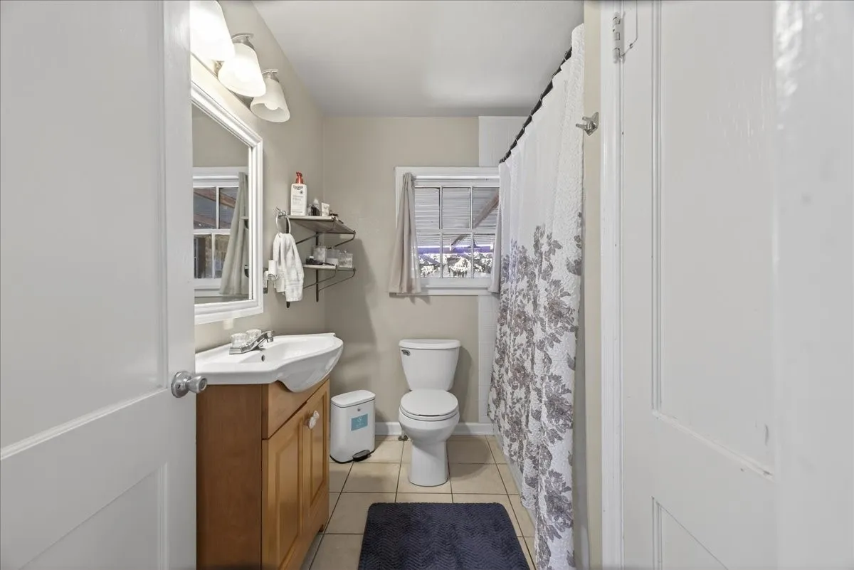 Single Family Residence For Sale in Erath County , 1310 N Estes Street, Stephenville, Texas 76401, 3 Bedroom, 3 Bathroom, Garage spaces, 1,906 Sqft, built in 1950, mls#21404955, Real Estate Agent in Stephenville, Homes For Sale in Erath county, Homes For Sale in Stephenville, Realtor in Stephenville Texas, Real Estate Brokerage Independent Realty Texas, Luminita Cordes Realtor