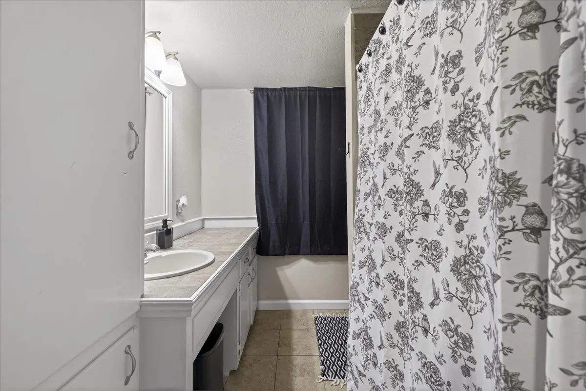 Single Family Residence For Sale in Erath County , 1310 N Estes Street, Stephenville, Texas 76401, 3 Bedroom, 3 Bathroom, Garage spaces, 1,906 Sqft, built in 1950, mls#21404955, Real Estate Agent in Stephenville, Homes For Sale in Erath county, Homes For Sale in Stephenville, Realtor in Stephenville Texas, Real Estate Brokerage Independent Realty Texas, Luminita Cordes Realtor