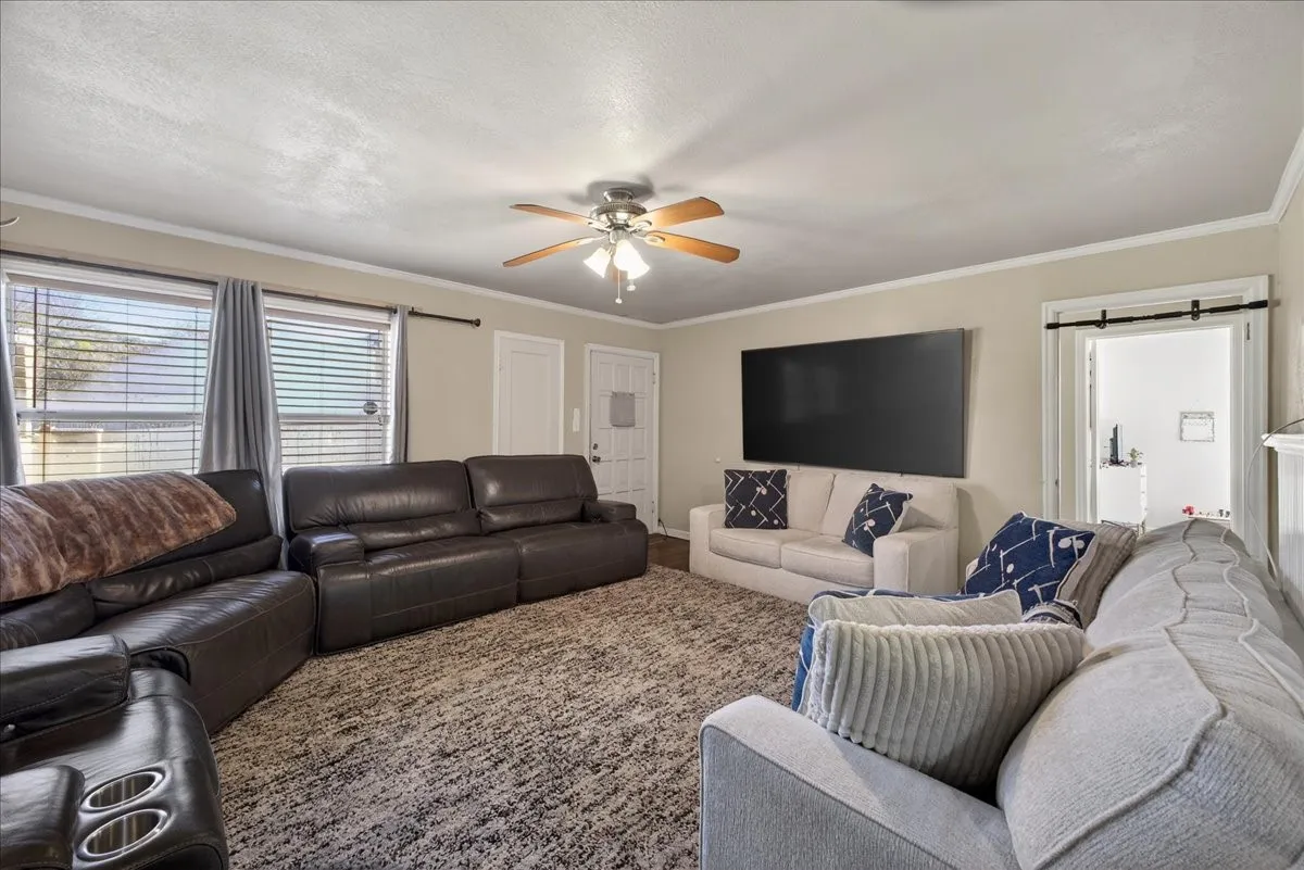 Single Family Residence For Sale in Erath County , 1310 N Estes Street, Stephenville, Texas 76401, 3 Bedroom, 3 Bathroom, Garage spaces, 1,906 Sqft, built in 1950, mls#21404955, Real Estate Agent in Stephenville, Homes For Sale in Erath county, Homes For Sale in Stephenville, Realtor in Stephenville Texas, Real Estate Brokerage Independent Realty Texas, Luminita Cordes Realtor