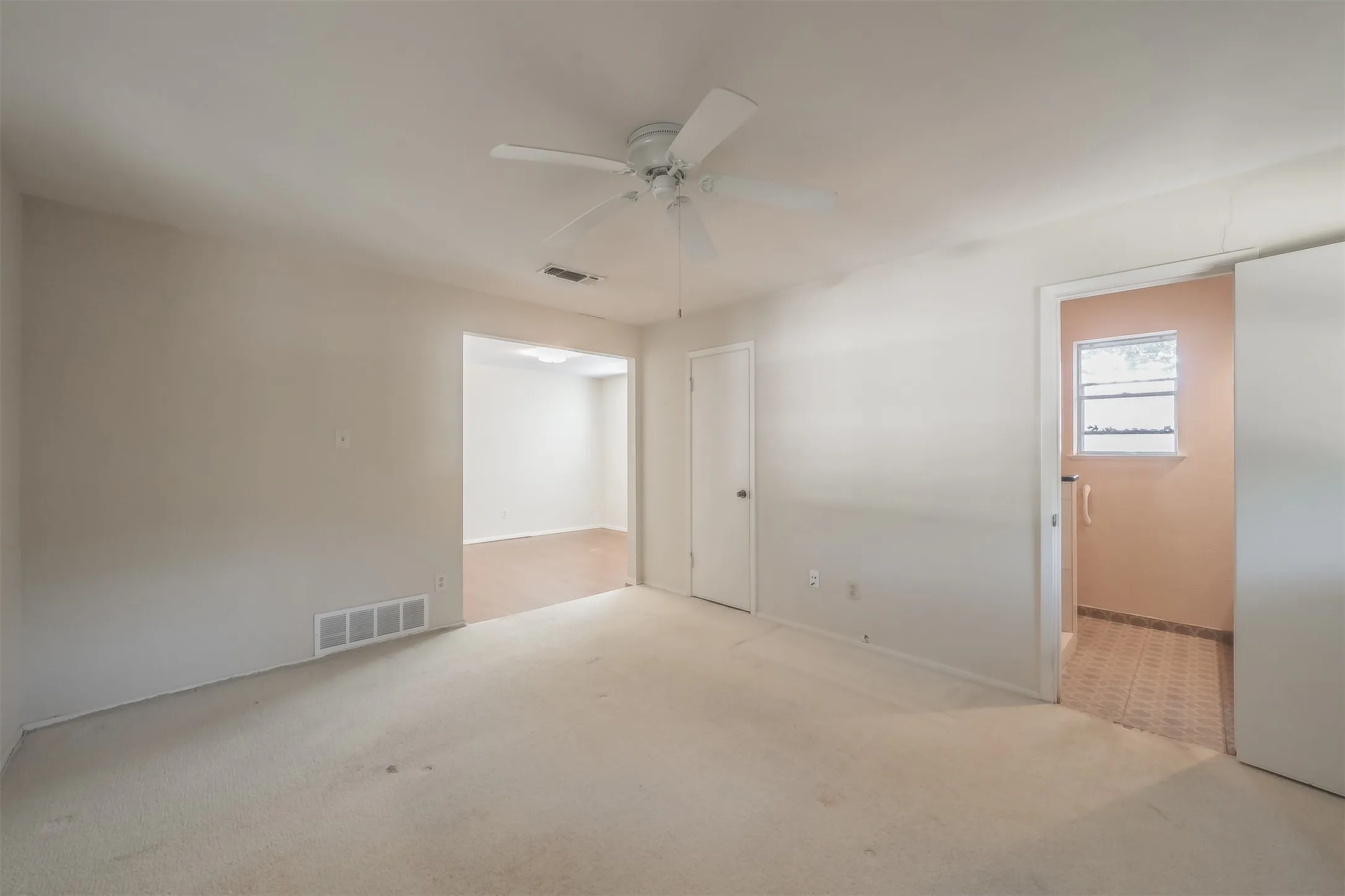 Single Family Residence For Sale in Tarrant County , 5216 Wentworth Street, Fort Worth, Texas 76132, 3 Bedroom, 2 Bathroom, 2 Garage spaces, 1,484 Sqft, built in 1967, mls#21404920, Real Estate Agent in Fort Worth, Homes For Sale in Tarrant county, Homes For Sale in Fort Worth, Realtor in Fort Worth Texas, Real Estate Brokerage Independent Realty Texas, Luminita Cordes Realtor