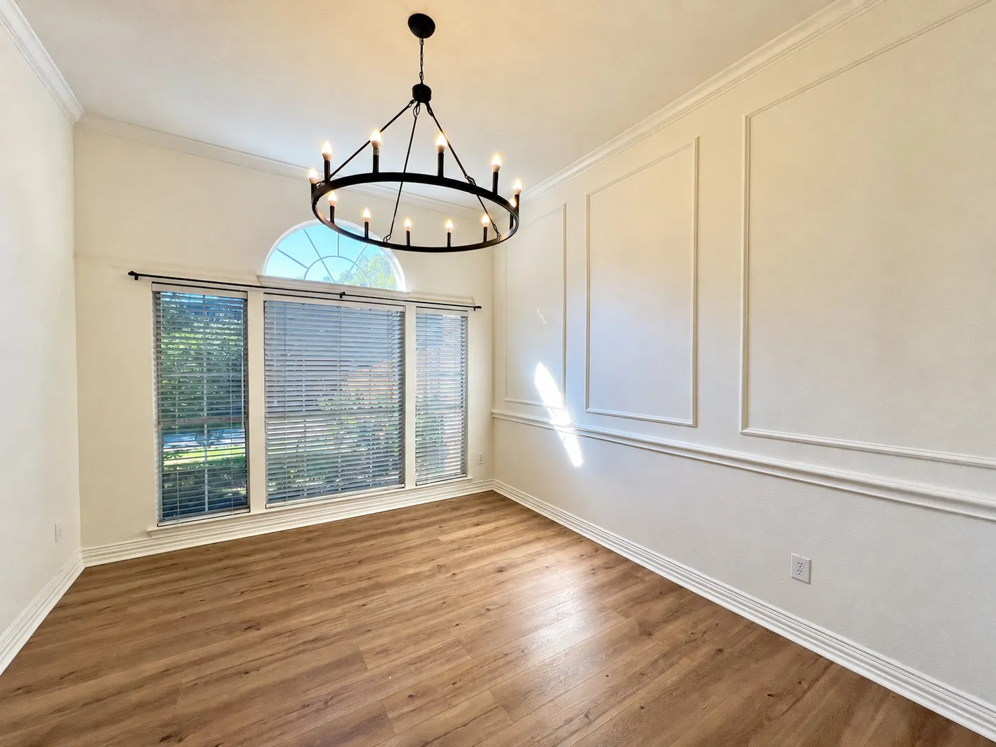 Single Family Residence For Rent in Tarrant County , 1606 Sarah Brooks Drive, Keller, Texas 76248, 4 Bedroom, 2 Bathroom, 3 Garage spaces, 2,360 Sqft, built in 1994, mls#21404957, Real Estate Agent in Keller, Homes For Rent in Tarrant county, Homes For Rent in Keller, Realtor in Keller Texas, Real Estate Brokerage Independent Realty Texas, Luminita Cordes Realtor