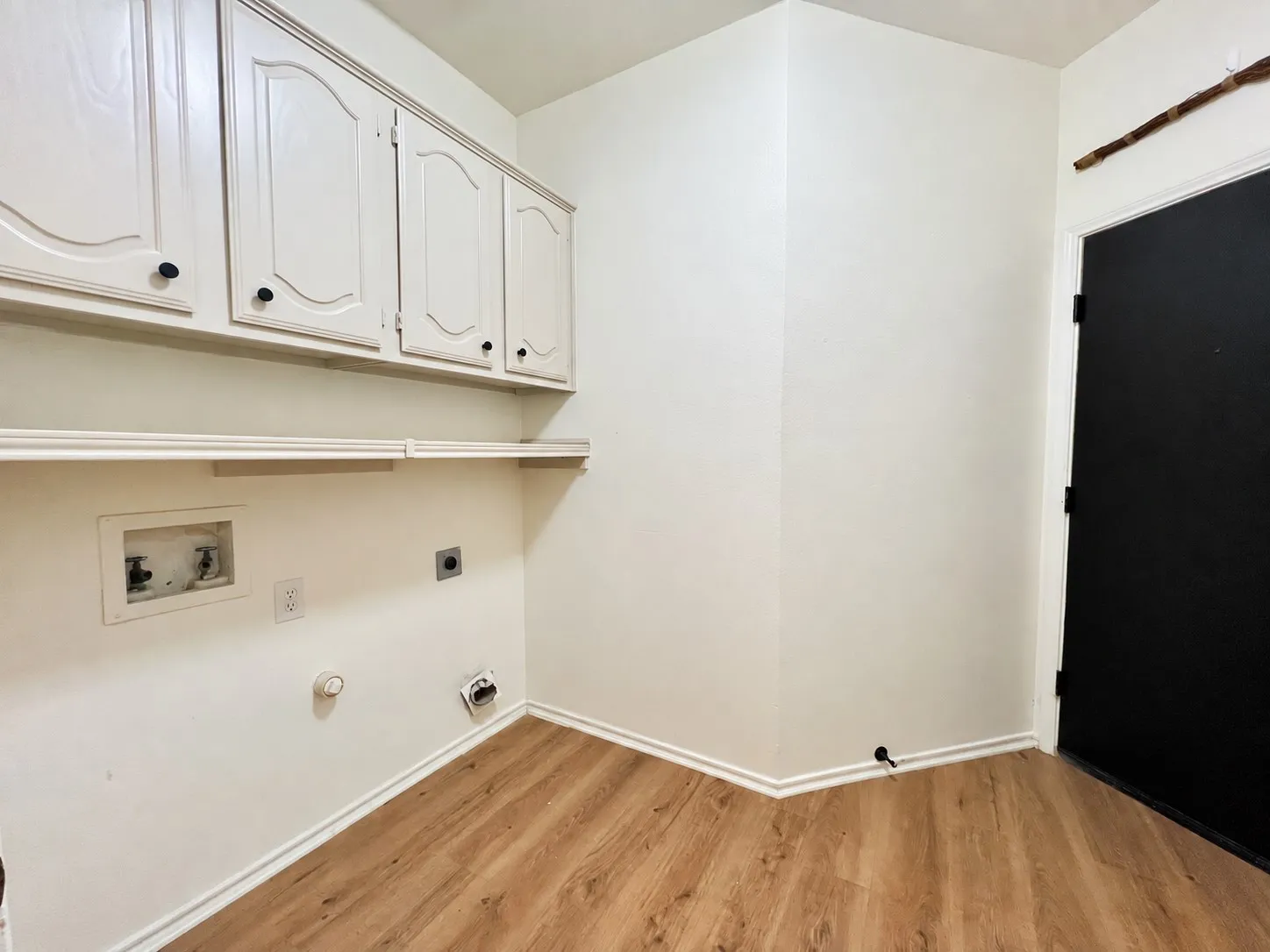 Single Family Residence For Rent in Tarrant County , 1606 Sarah Brooks Drive, Keller, Texas 76248, 4 Bedroom, 2 Bathroom, 3 Garage spaces, 2,360 Sqft, built in 1994, mls#21404957, Real Estate Agent in Keller, Homes For Rent in Tarrant county, Homes For Rent in Keller, Realtor in Keller Texas, Real Estate Brokerage Independent Realty Texas, Luminita Cordes Realtor