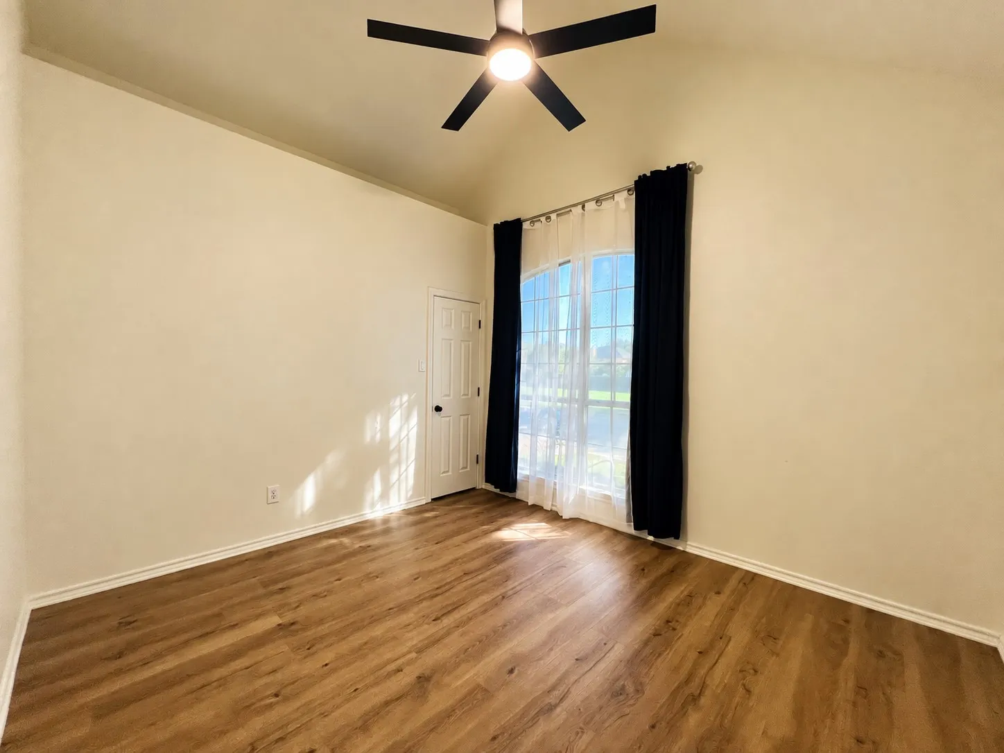 Single Family Residence For Rent in Tarrant County , 1606 Sarah Brooks Drive, Keller, Texas 76248, 4 Bedroom, 2 Bathroom, 3 Garage spaces, 2,360 Sqft, built in 1994, mls#21404957, Real Estate Agent in Keller, Homes For Rent in Tarrant county, Homes For Rent in Keller, Realtor in Keller Texas, Real Estate Brokerage Independent Realty Texas, Luminita Cordes Realtor