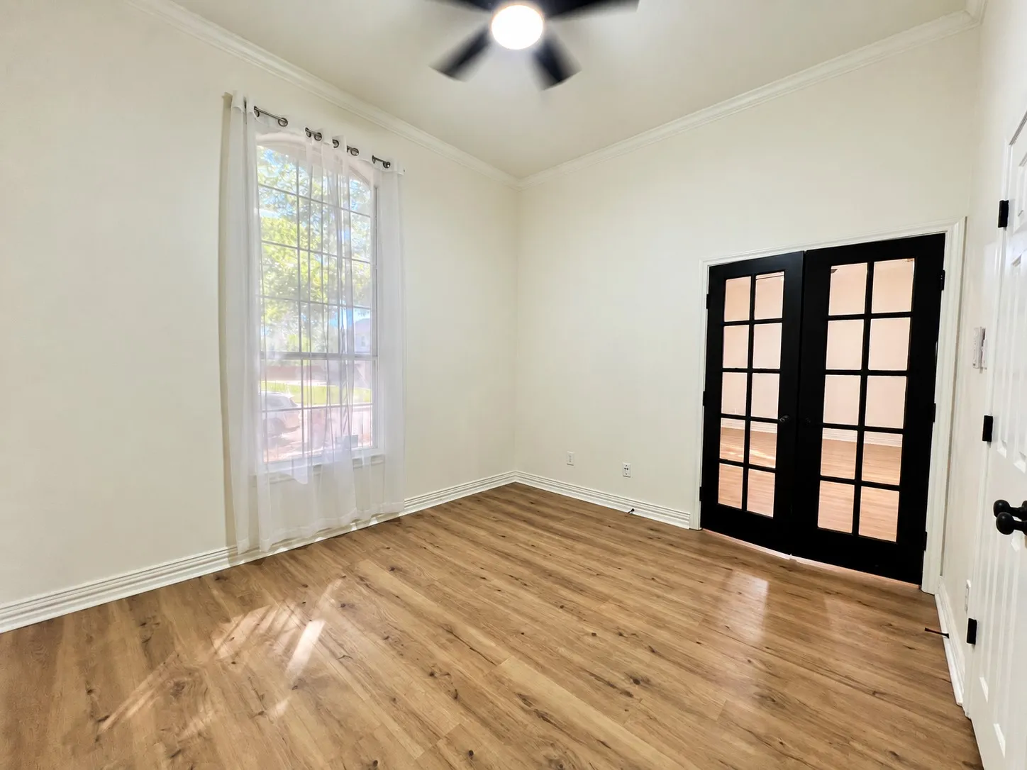 Single Family Residence For Rent in Tarrant County , 1606 Sarah Brooks Drive, Keller, Texas 76248, 4 Bedroom, 2 Bathroom, 3 Garage spaces, 2,360 Sqft, built in 1994, mls#21404957, Real Estate Agent in Keller, Homes For Rent in Tarrant county, Homes For Rent in Keller, Realtor in Keller Texas, Real Estate Brokerage Independent Realty Texas, Luminita Cordes Realtor