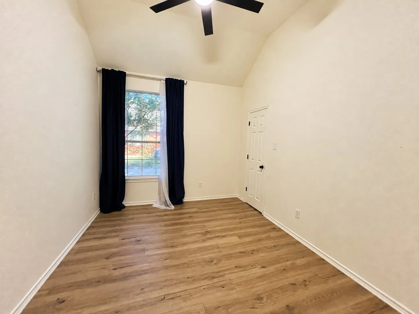 Single Family Residence For Rent in Tarrant County , 1606 Sarah Brooks Drive, Keller, Texas 76248, 4 Bedroom, 2 Bathroom, 3 Garage spaces, 2,360 Sqft, built in 1994, mls#21404957, Real Estate Agent in Keller, Homes For Rent in Tarrant county, Homes For Rent in Keller, Realtor in Keller Texas, Real Estate Brokerage Independent Realty Texas, Luminita Cordes Realtor