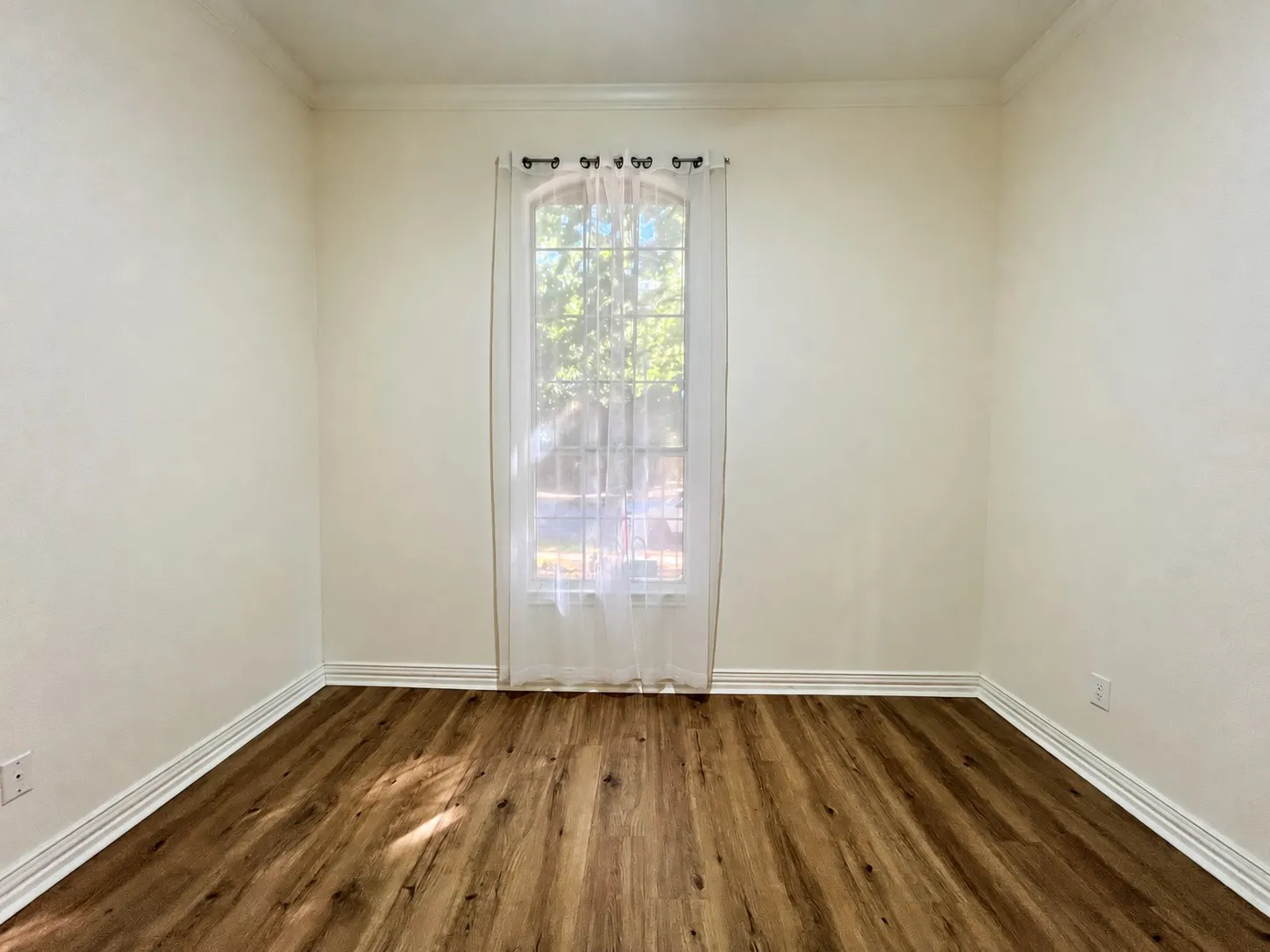 Single Family Residence For Rent in Tarrant County , 1606 Sarah Brooks Drive, Keller, Texas 76248, 4 Bedroom, 2 Bathroom, 3 Garage spaces, 2,360 Sqft, built in 1994, mls#21404957, Real Estate Agent in Keller, Homes For Rent in Tarrant county, Homes For Rent in Keller, Realtor in Keller Texas, Real Estate Brokerage Independent Realty Texas, Luminita Cordes Realtor