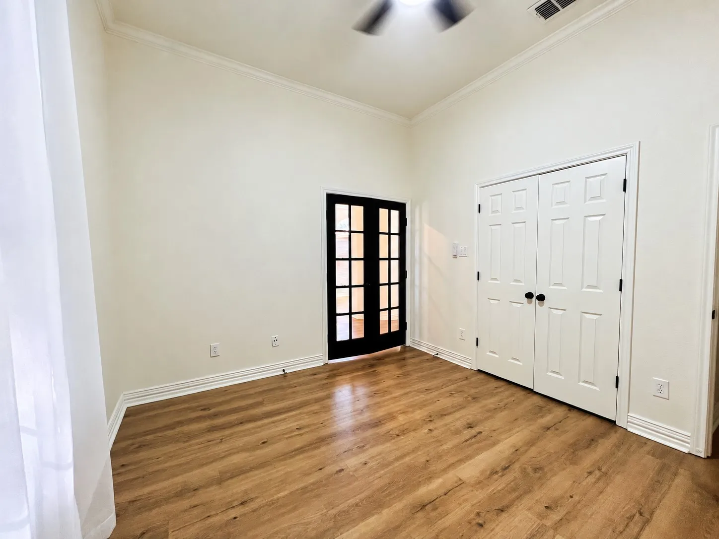 Single Family Residence For Rent in Tarrant County , 1606 Sarah Brooks Drive, Keller, Texas 76248, 4 Bedroom, 2 Bathroom, 3 Garage spaces, 2,360 Sqft, built in 1994, mls#21404957, Real Estate Agent in Keller, Homes For Rent in Tarrant county, Homes For Rent in Keller, Realtor in Keller Texas, Real Estate Brokerage Independent Realty Texas, Luminita Cordes Realtor
