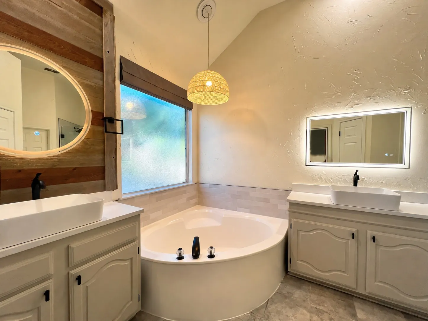 Single Family Residence For Rent in Tarrant County , 1606 Sarah Brooks Drive, Keller, Texas 76248, 4 Bedroom, 2 Bathroom, 3 Garage spaces, 2,360 Sqft, built in 1994, mls#21404957, Real Estate Agent in Keller, Homes For Rent in Tarrant county, Homes For Rent in Keller, Realtor in Keller Texas, Real Estate Brokerage Independent Realty Texas, Luminita Cordes Realtor