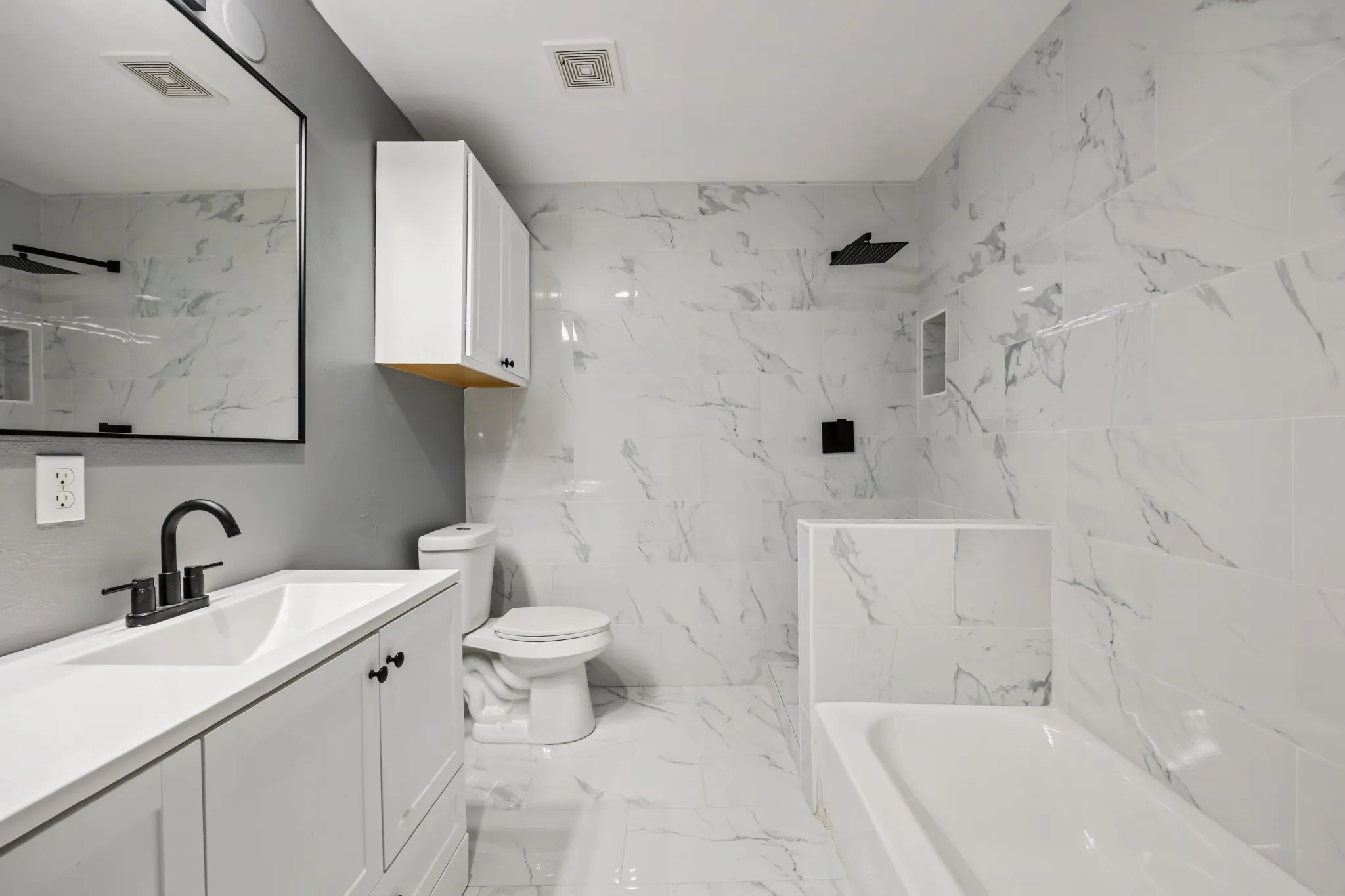 Condominium For Sale in Dallas County , 5905 Lake Hubbard Parkway 152, Garland, Texas 75043, 2 Bedroom, 2 Bathroom, Garage spaces, 916 Sqft, built in 2008, mls#21403958, Real Estate Agent in Garland, Homes For Sale in Dallas county, Homes For Sale in Garland, Realtor in Garland Texas, Real Estate Brokerage Independent Realty Texas, Luminita Cordes Realtor