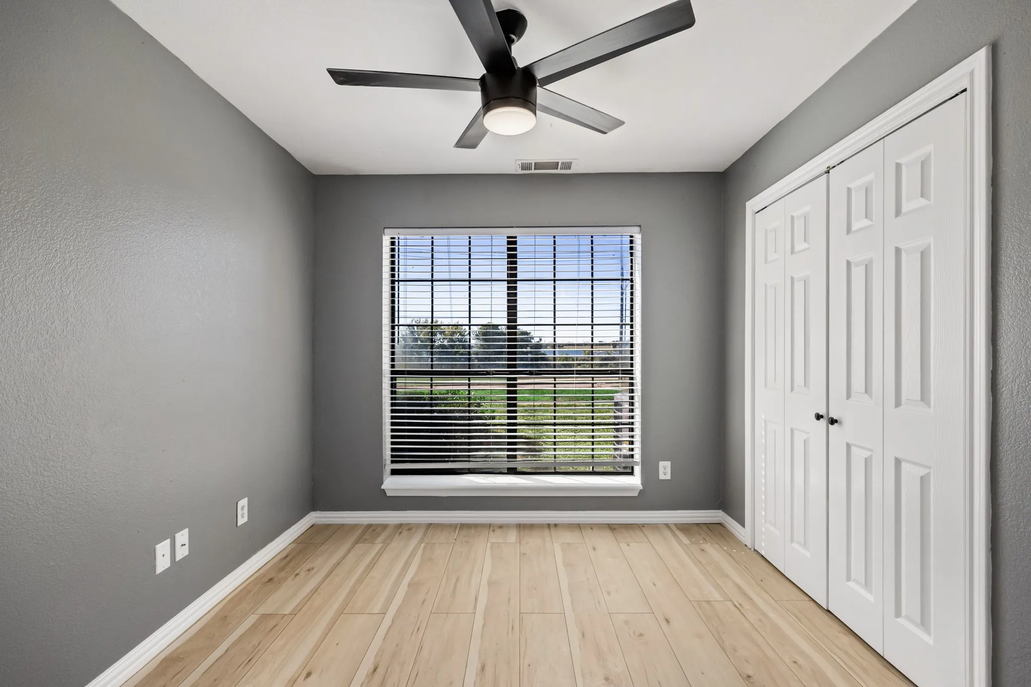 Condominium For Sale in Dallas County , 5905 Lake Hubbard Parkway 152, Garland, Texas 75043, 2 Bedroom, 2 Bathroom, Garage spaces, 916 Sqft, built in 2008, mls#21403958, Real Estate Agent in Garland, Homes For Sale in Dallas county, Homes For Sale in Garland, Realtor in Garland Texas, Real Estate Brokerage Independent Realty Texas, Luminita Cordes Realtor