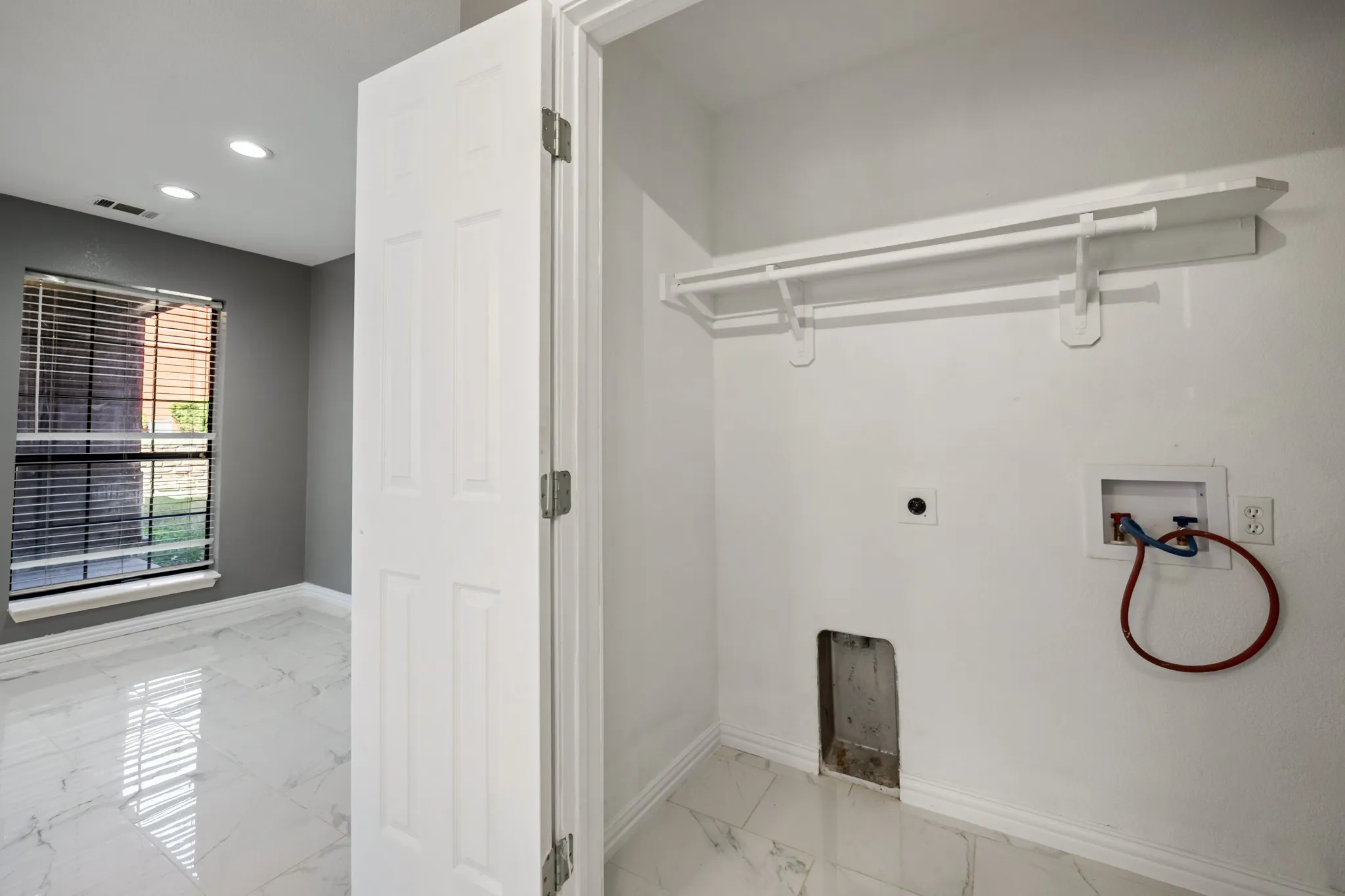 Condominium For Sale in Dallas County , 5905 Lake Hubbard Parkway 152, Garland, Texas 75043, 2 Bedroom, 2 Bathroom, Garage spaces, 916 Sqft, built in 2008, mls#21403958, Real Estate Agent in Garland, Homes For Sale in Dallas county, Homes For Sale in Garland, Realtor in Garland Texas, Real Estate Brokerage Independent Realty Texas, Luminita Cordes Realtor