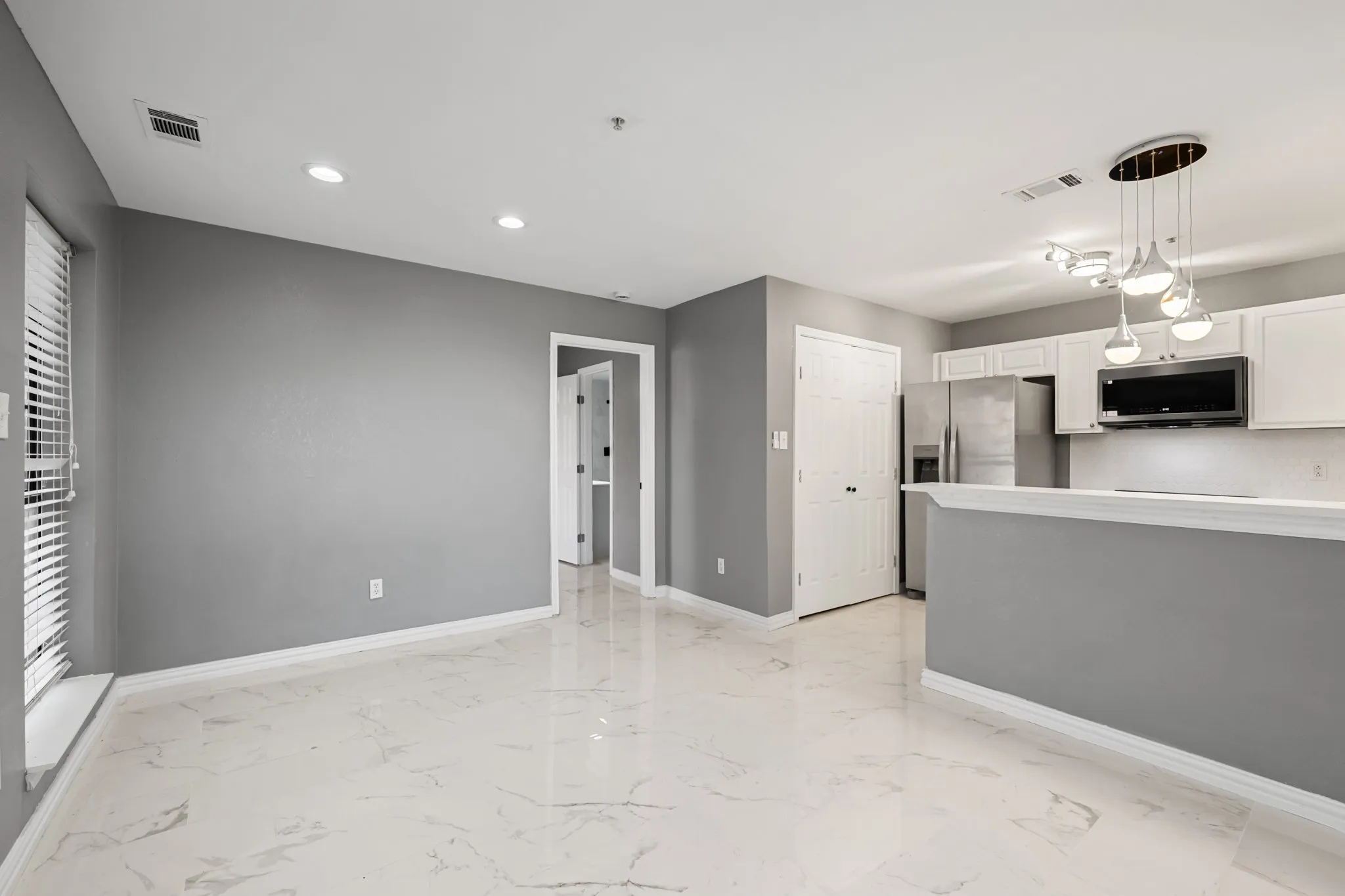 Condominium For Sale in Dallas County , 5905 Lake Hubbard Parkway 152, Garland, Texas 75043, 2 Bedroom, 2 Bathroom, Garage spaces, 916 Sqft, built in 2008, mls#21403958, Real Estate Agent in Garland, Homes For Sale in Dallas county, Homes For Sale in Garland, Realtor in Garland Texas, Real Estate Brokerage Independent Realty Texas, Luminita Cordes Realtor