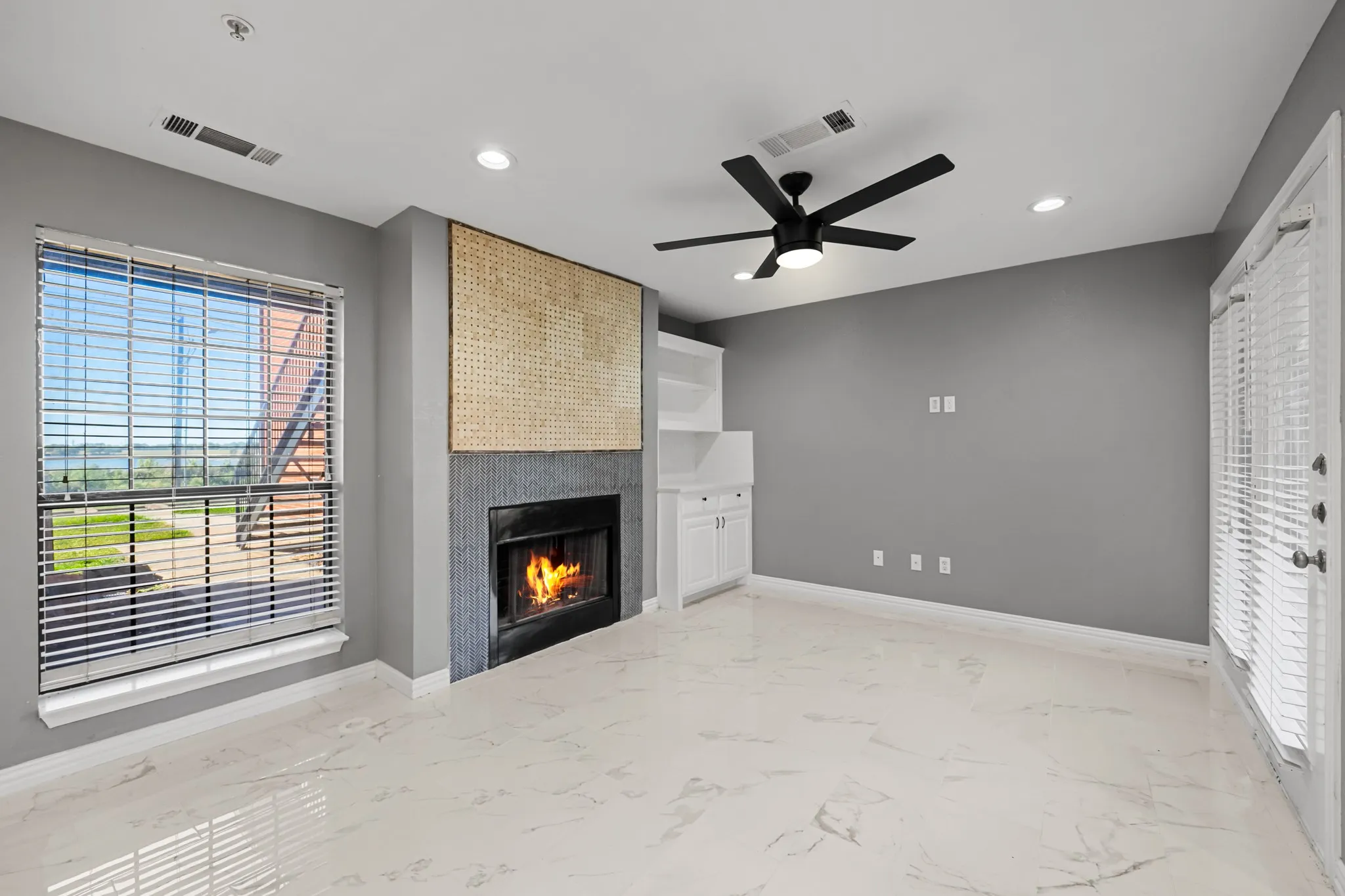 Condominium For Sale in Dallas County , 5905 Lake Hubbard Parkway 152, Garland, Texas 75043, 2 Bedroom, 2 Bathroom, Garage spaces, 916 Sqft, built in 2008, mls#21403958, Real Estate Agent in Garland, Homes For Sale in Dallas county, Homes For Sale in Garland, Realtor in Garland Texas, Real Estate Brokerage Independent Realty Texas, Luminita Cordes Realtor