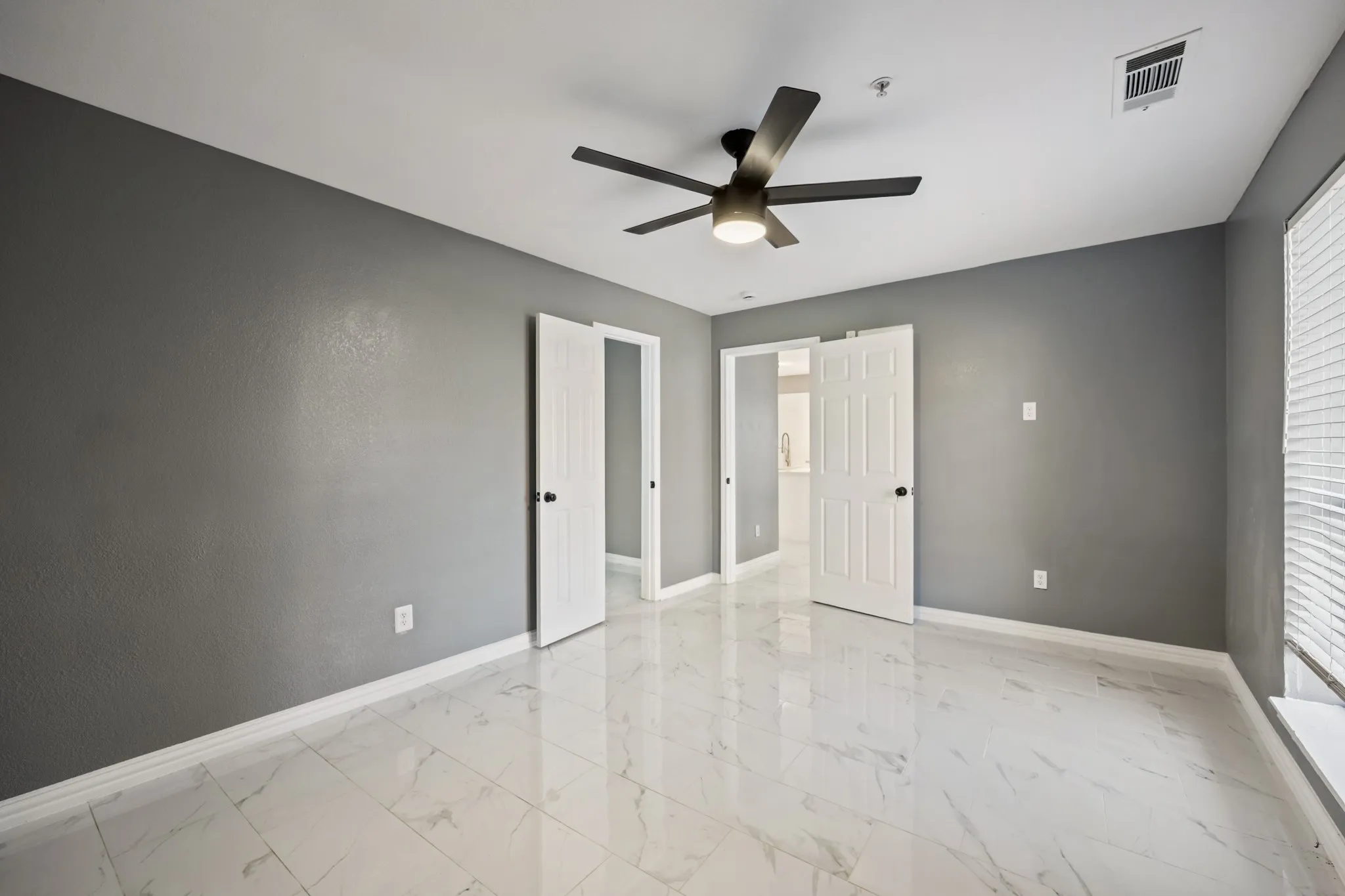 Condominium For Sale in Dallas County , 5905 Lake Hubbard Parkway 152, Garland, Texas 75043, 2 Bedroom, 2 Bathroom, Garage spaces, 916 Sqft, built in 2008, mls#21403958, Real Estate Agent in Garland, Homes For Sale in Dallas county, Homes For Sale in Garland, Realtor in Garland Texas, Real Estate Brokerage Independent Realty Texas, Luminita Cordes Realtor