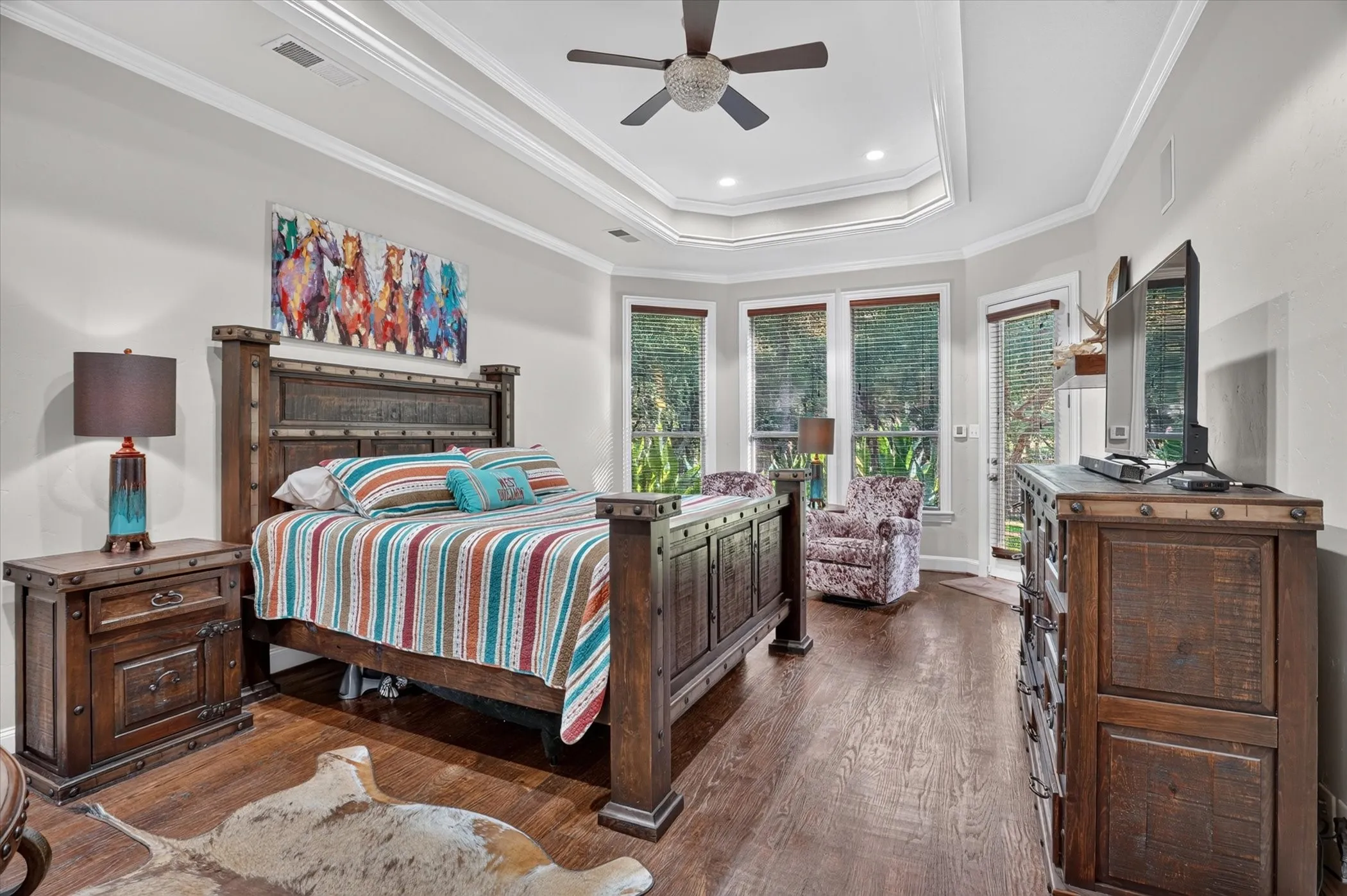 Tray ceiling with recessed lighting and crown molding