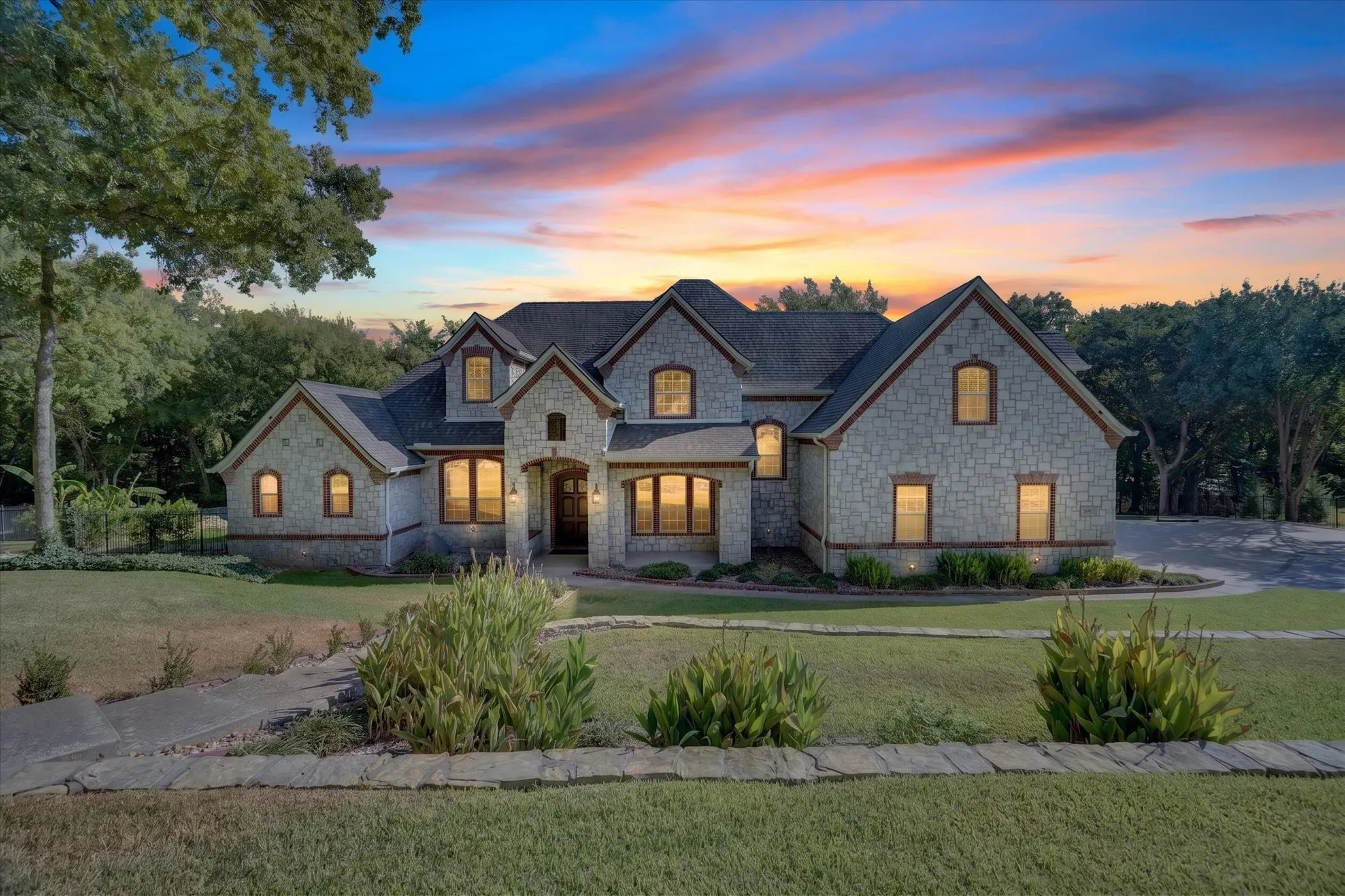 Single Family Residence For Sale in Parker County , 1420 Oaklawn Lane, Aledo, Texas 76008, 4 Bedroom, 5 Bathroom, 3 Garage spaces, 4,617 Sqft, built in 2005, mls#21404210, Real Estate Agent in Aledo, Homes For Sale in Parker county, Homes For Sale in Aledo, Realtor in Aledo Texas, Real Estate Brokerage Independent Realty Texas, Luminita Cordes Realtor