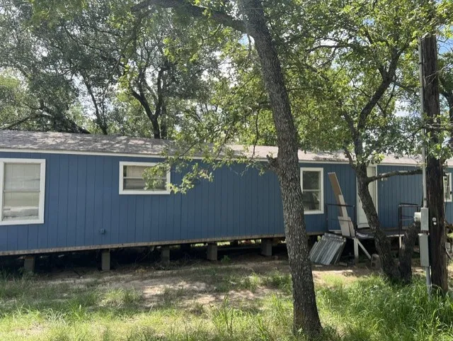 Manufactured Home For Rent in Wise County , 198 cigmo Court, Springtown, Texas 76082, 3 Bedroom, 2 Bathroom, Garage spaces, 1,300 Sqft, built in 1992, mls#21404965, Real Estate Agent in Springtown, Homes For Rent in Wise county, Homes For Rent in Springtown, Realtor in Springtown Texas, Real Estate Brokerage Independent Realty Texas, Luminita Cordes Realtor