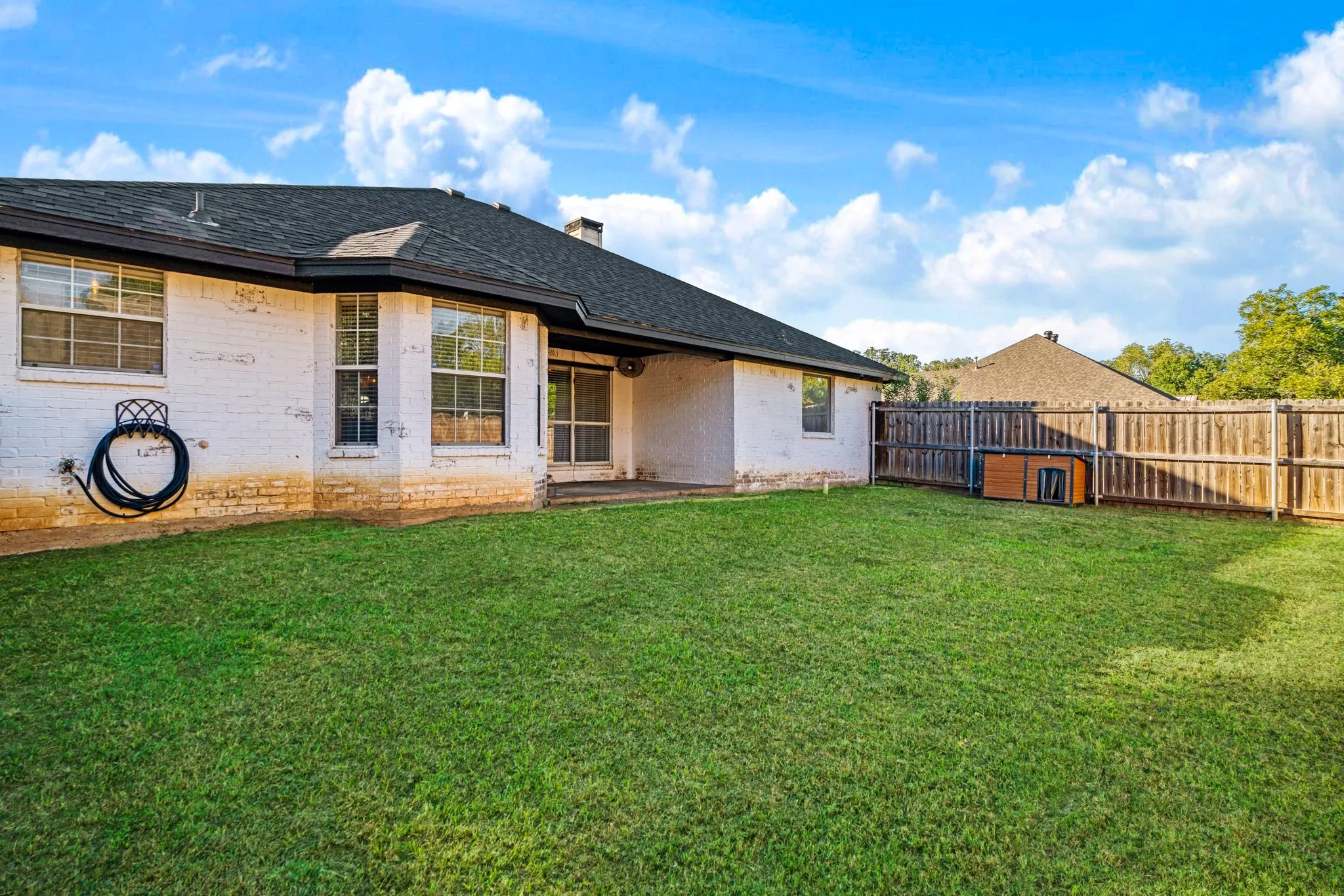 Single Family Residence For Sale in Lamar County , 290 NE 30th Street NE, Paris, Texas 75460, 3 Bedroom, 2 Bathroom, 2 Garage spaces, 1,647 Sqft, built in 2003, mls#21404862, Real Estate Agent in Paris, Homes For Sale in Lamar county, Homes For Sale in Paris, Realtor in Paris Texas, Real Estate Brokerage Independent Realty Texas, Luminita Cordes Realtor