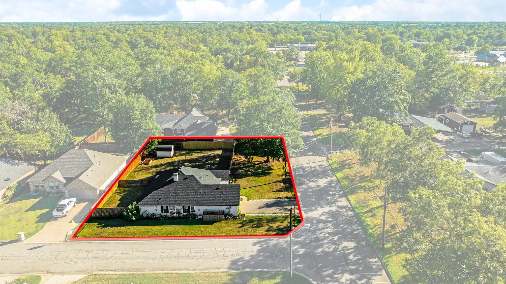 Single Family Residence For Sale in Lamar County , 290 NE 30th Street NE, Paris, Texas 75460, 3 Bedroom, 2 Bathroom, 2 Garage spaces, 1,647 Sqft, built in 2003, mls#21404862, Real Estate Agent in Paris, Homes For Sale in Lamar county, Homes For Sale in Paris, Realtor in Paris Texas, Real Estate Brokerage Independent Realty Texas, Luminita Cordes Realtor