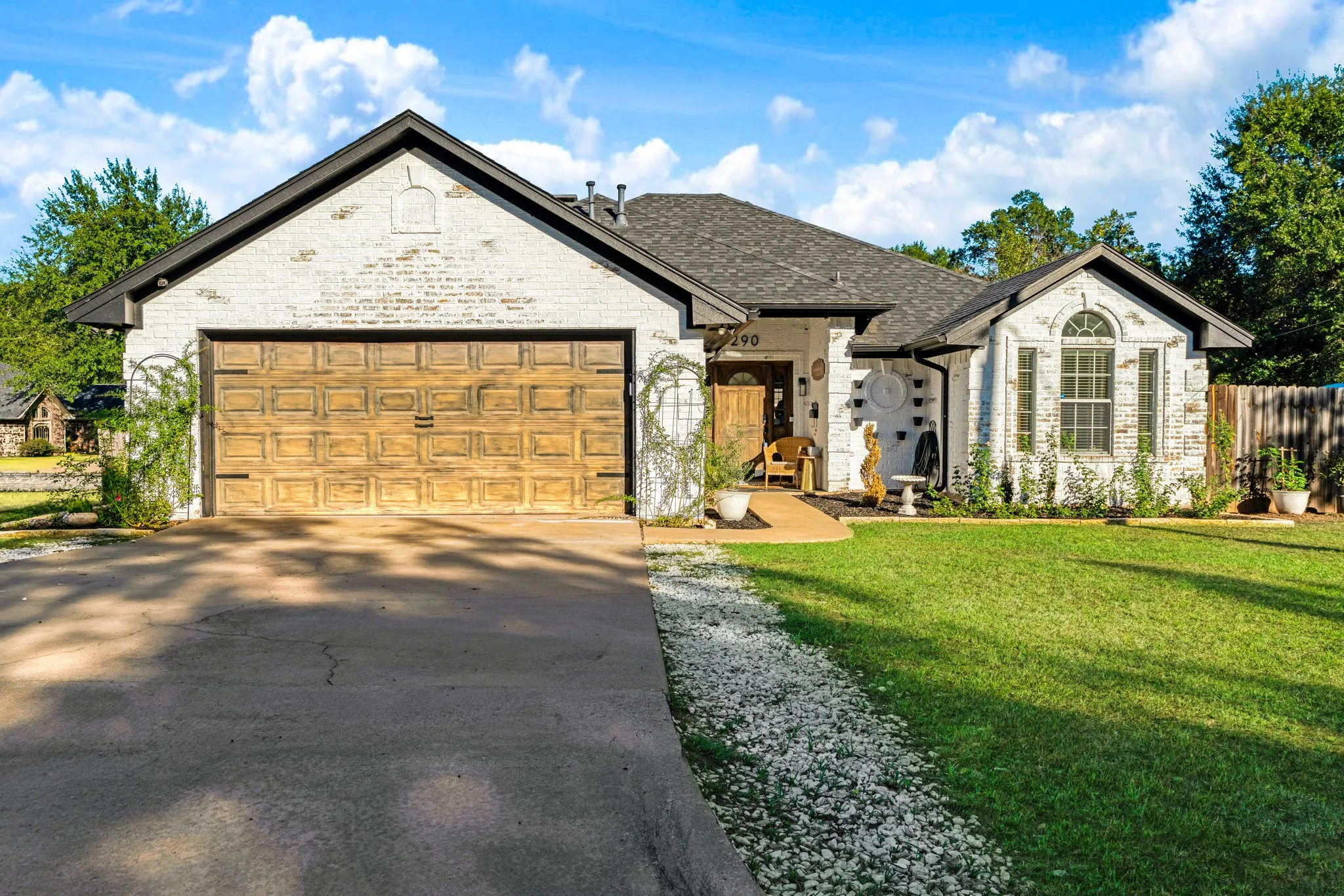 Single Family Residence For Sale in Lamar County , 290 NE 30th Street NE, Paris, Texas 75460, 3 Bedroom, 2 Bathroom, 2 Garage spaces, 1,647 Sqft, built in 2003, mls#21404862, Real Estate Agent in Paris, Homes For Sale in Lamar county, Homes For Sale in Paris, Realtor in Paris Texas, Real Estate Brokerage Independent Realty Texas, Luminita Cordes Realtor