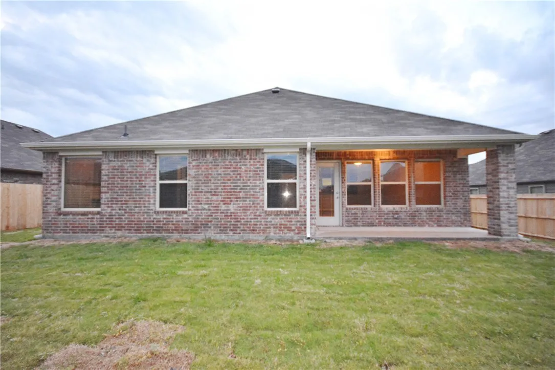 Single Family Residence For Rent in Ellis County , 118 Eagle Feather, Waxahachie, Texas 75165, 4 Bedroom, 3 Bathroom, 2 Garage spaces, 2,574 Sqft, built in 2016, mls#21404970, Real Estate Agent in Waxahachie, Homes For Rent in Ellis county, Homes For Rent in Waxahachie, Realtor in Waxahachie Texas, Real Estate Brokerage Independent Realty Texas, Luminita Cordes Realtor