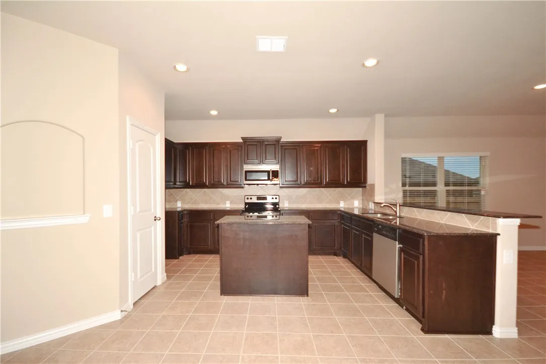 Single Family Residence For Rent in Ellis County , 118 Eagle Feather, Waxahachie, Texas 75165, 4 Bedroom, 3 Bathroom, 2 Garage spaces, 2,574 Sqft, built in 2016, mls#21404970, Real Estate Agent in Waxahachie, Homes For Rent in Ellis county, Homes For Rent in Waxahachie, Realtor in Waxahachie Texas, Real Estate Brokerage Independent Realty Texas, Luminita Cordes Realtor