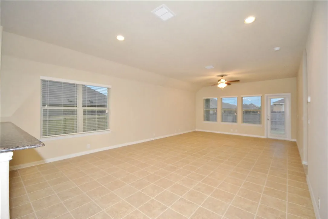 Single Family Residence For Rent in Ellis County , 118 Eagle Feather, Waxahachie, Texas 75165, 4 Bedroom, 3 Bathroom, 2 Garage spaces, 2,574 Sqft, built in 2016, mls#21404970, Real Estate Agent in Waxahachie, Homes For Rent in Ellis county, Homes For Rent in Waxahachie, Realtor in Waxahachie Texas, Real Estate Brokerage Independent Realty Texas, Luminita Cordes Realtor