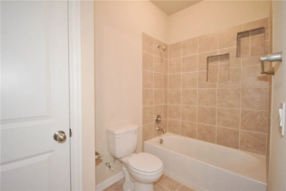 Single Family Residence For Rent in Ellis County , 118 Eagle Feather, Waxahachie, Texas 75165, 4 Bedroom, 3 Bathroom, 2 Garage spaces, 2,574 Sqft, built in 2016, mls#21404970, Real Estate Agent in Waxahachie, Homes For Rent in Ellis county, Homes For Rent in Waxahachie, Realtor in Waxahachie Texas, Real Estate Brokerage Independent Realty Texas, Luminita Cordes Realtor