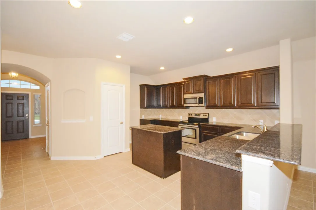Single Family Residence For Rent in Ellis County , 118 Eagle Feather, Waxahachie, Texas 75165, 4 Bedroom, 3 Bathroom, 2 Garage spaces, 2,574 Sqft, built in 2016, mls#21404970, Real Estate Agent in Waxahachie, Homes For Rent in Ellis county, Homes For Rent in Waxahachie, Realtor in Waxahachie Texas, Real Estate Brokerage Independent Realty Texas, Luminita Cordes Realtor