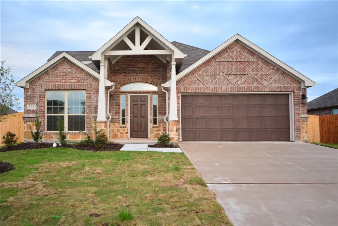 Single Family Residence For Rent in Ellis County , 118 Eagle Feather, Waxahachie, Texas 75165, 4 Bedroom, 3 Bathroom, 2 Garage spaces, 2,574 Sqft, built in 2016, mls#21404970, Real Estate Agent in Waxahachie, Homes For Rent in Ellis county, Homes For Rent in Waxahachie, Realtor in Waxahachie Texas, Real Estate Brokerage Independent Realty Texas, Luminita Cordes Realtor