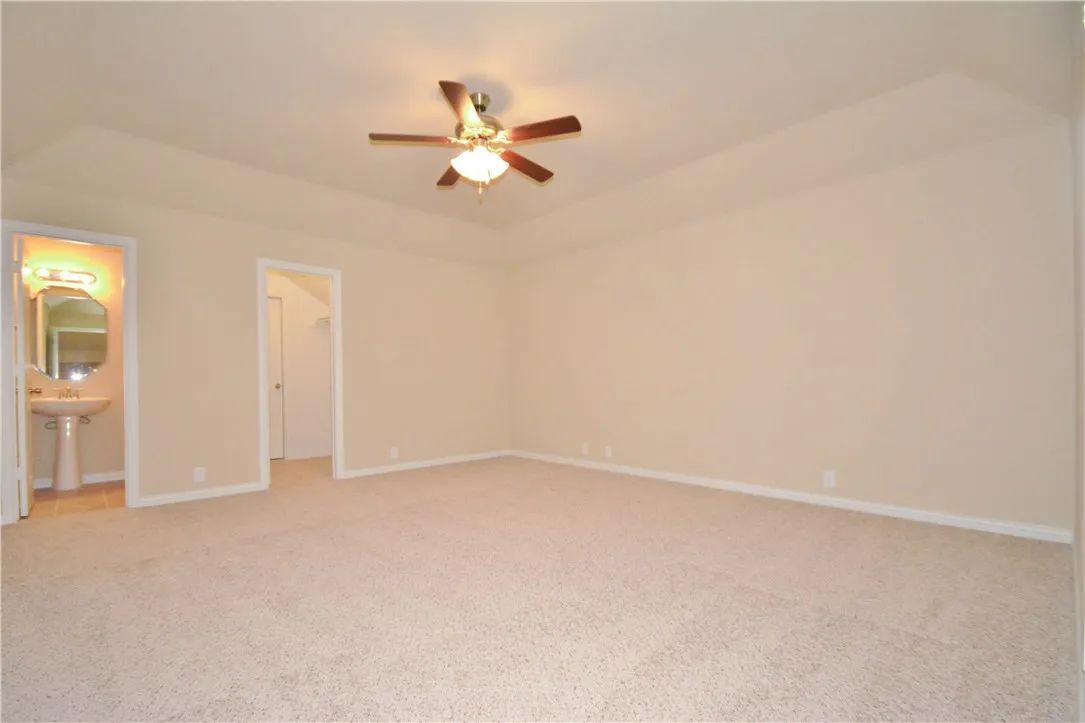 Single Family Residence For Rent in Ellis County , 118 Eagle Feather, Waxahachie, Texas 75165, 4 Bedroom, 3 Bathroom, 2 Garage spaces, 2,574 Sqft, built in 2016, mls#21404970, Real Estate Agent in Waxahachie, Homes For Rent in Ellis county, Homes For Rent in Waxahachie, Realtor in Waxahachie Texas, Real Estate Brokerage Independent Realty Texas, Luminita Cordes Realtor