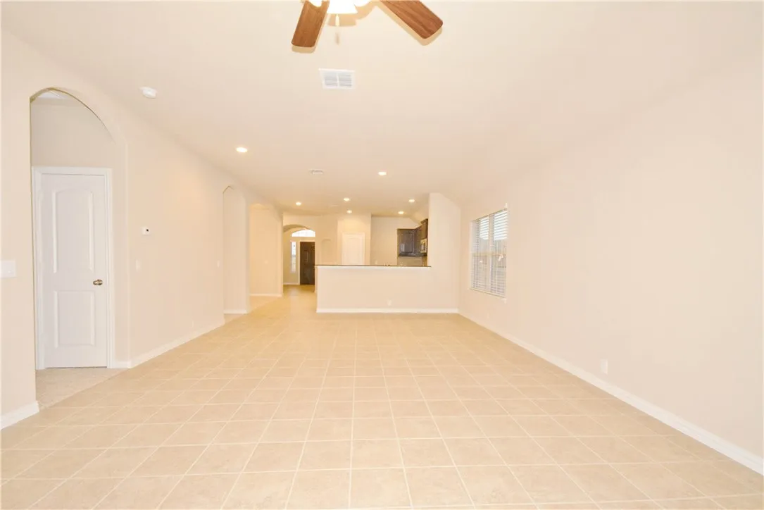 Single Family Residence For Rent in Ellis County , 118 Eagle Feather, Waxahachie, Texas 75165, 4 Bedroom, 3 Bathroom, 2 Garage spaces, 2,574 Sqft, built in 2016, mls#21404970, Real Estate Agent in Waxahachie, Homes For Rent in Ellis county, Homes For Rent in Waxahachie, Realtor in Waxahachie Texas, Real Estate Brokerage Independent Realty Texas, Luminita Cordes Realtor