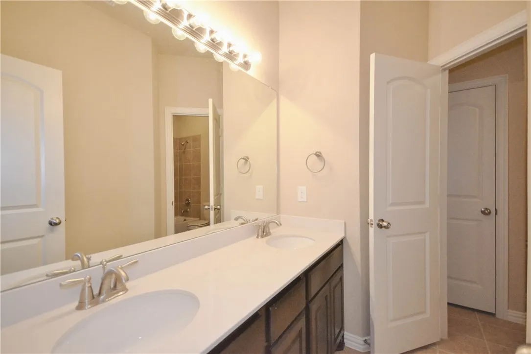 Single Family Residence For Rent in Ellis County , 118 Eagle Feather, Waxahachie, Texas 75165, 4 Bedroom, 3 Bathroom, 2 Garage spaces, 2,574 Sqft, built in 2016, mls#21404970, Real Estate Agent in Waxahachie, Homes For Rent in Ellis county, Homes For Rent in Waxahachie, Realtor in Waxahachie Texas, Real Estate Brokerage Independent Realty Texas, Luminita Cordes Realtor
