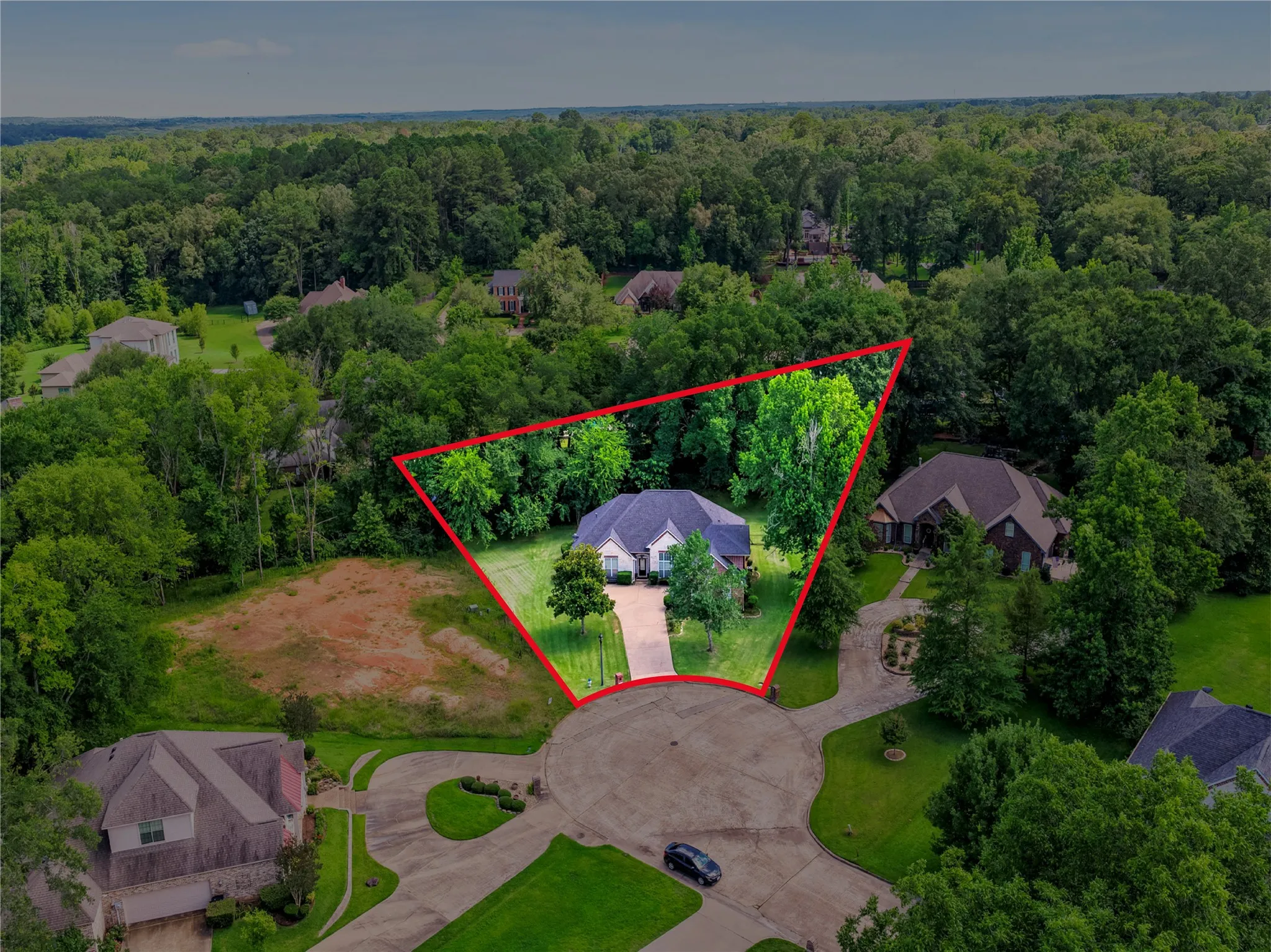 Single Family Residence For Sale in Titus County , 910 Holly Hill, Mt Pleasant, Texas 75455, 4 Bedroom, 3 Bathroom, 2 Garage spaces, 2,800 Sqft, built in 2005, mls#21402372, Real Estate Agent in Mt Pleasant, Homes For Sale in Titus county, Homes For Sale in Mt Pleasant, Realtor in Mt Pleasant Texas, Real Estate Brokerage Independent Realty Texas, Luminita Cordes Realtor