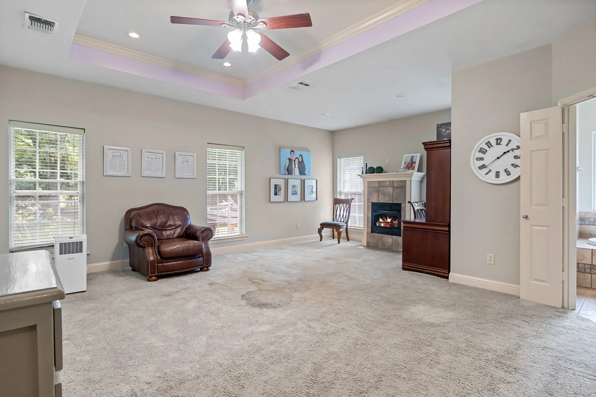 Single Family Residence For Sale in Titus County , 910 Holly Hill, Mt Pleasant, Texas 75455, 4 Bedroom, 3 Bathroom, 2 Garage spaces, 2,800 Sqft, built in 2005, mls#21402372, Real Estate Agent in Mt Pleasant, Homes For Sale in Titus county, Homes For Sale in Mt Pleasant, Realtor in Mt Pleasant Texas, Real Estate Brokerage Independent Realty Texas, Luminita Cordes Realtor
