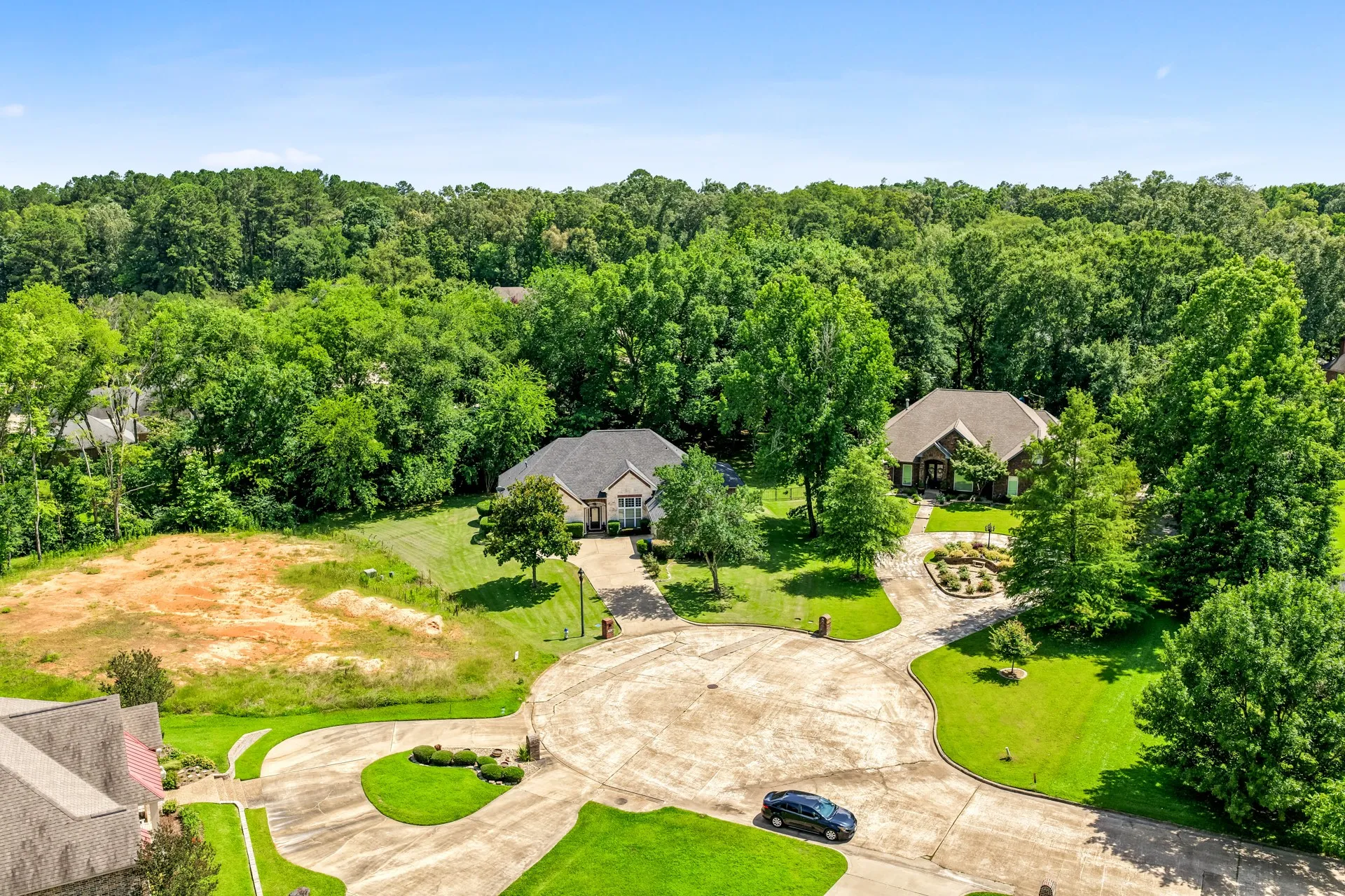 Single Family Residence For Sale in Titus County , 910 Holly Hill, Mt Pleasant, Texas 75455, 4 Bedroom, 3 Bathroom, 2 Garage spaces, 2,800 Sqft, built in 2005, mls#21402372, Real Estate Agent in Mt Pleasant, Homes For Sale in Titus county, Homes For Sale in Mt Pleasant, Realtor in Mt Pleasant Texas, Real Estate Brokerage Independent Realty Texas, Luminita Cordes Realtor