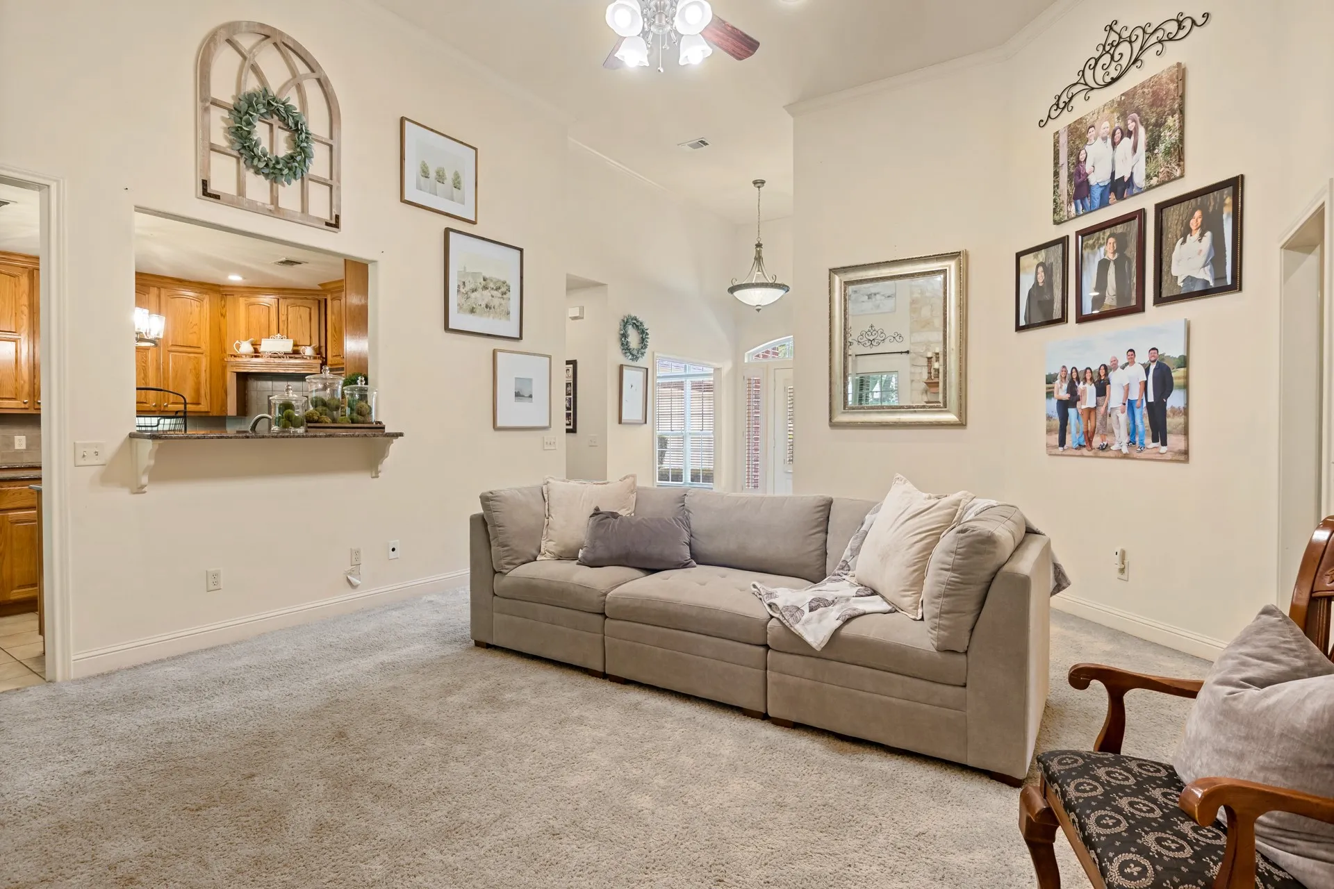Single Family Residence For Sale in Titus County , 910 Holly Hill, Mt Pleasant, Texas 75455, 4 Bedroom, 3 Bathroom, 2 Garage spaces, 2,800 Sqft, built in 2005, mls#21402372, Real Estate Agent in Mt Pleasant, Homes For Sale in Titus county, Homes For Sale in Mt Pleasant, Realtor in Mt Pleasant Texas, Real Estate Brokerage Independent Realty Texas, Luminita Cordes Realtor